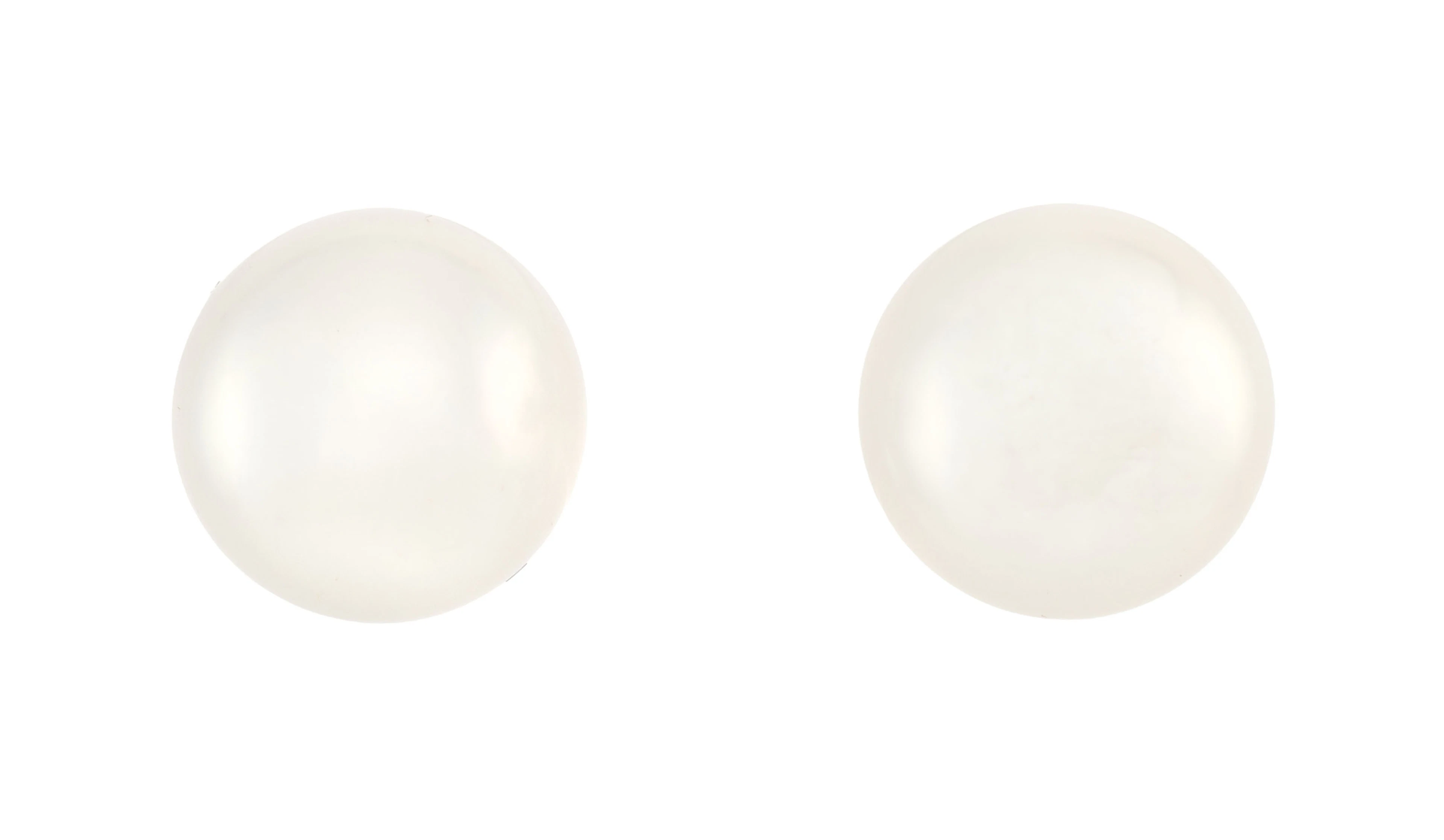 Paire de boucles d'oreilles ornées de perles de culture des Mers du