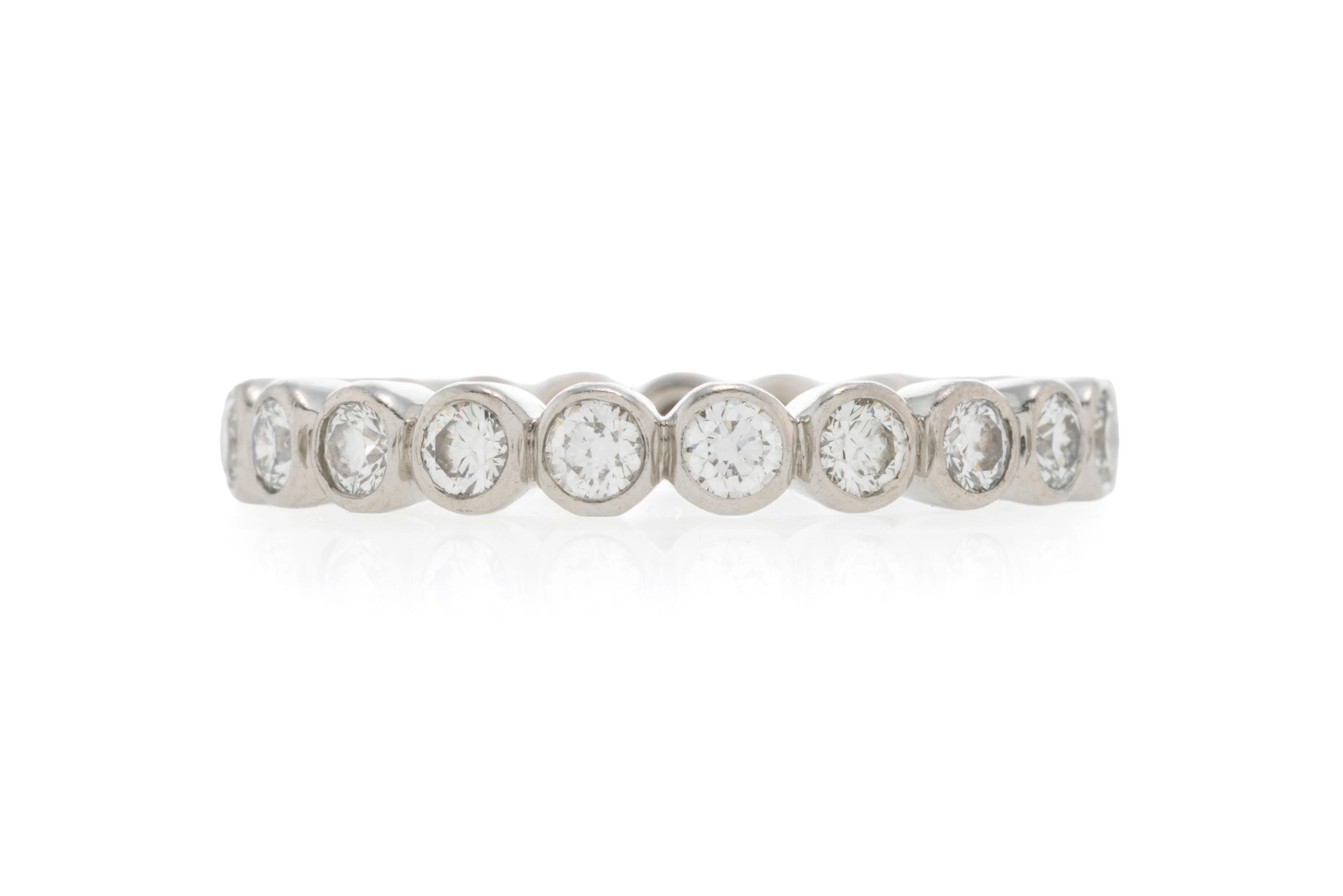 Cartier anneau rivière platine serti de diamants taille brillant