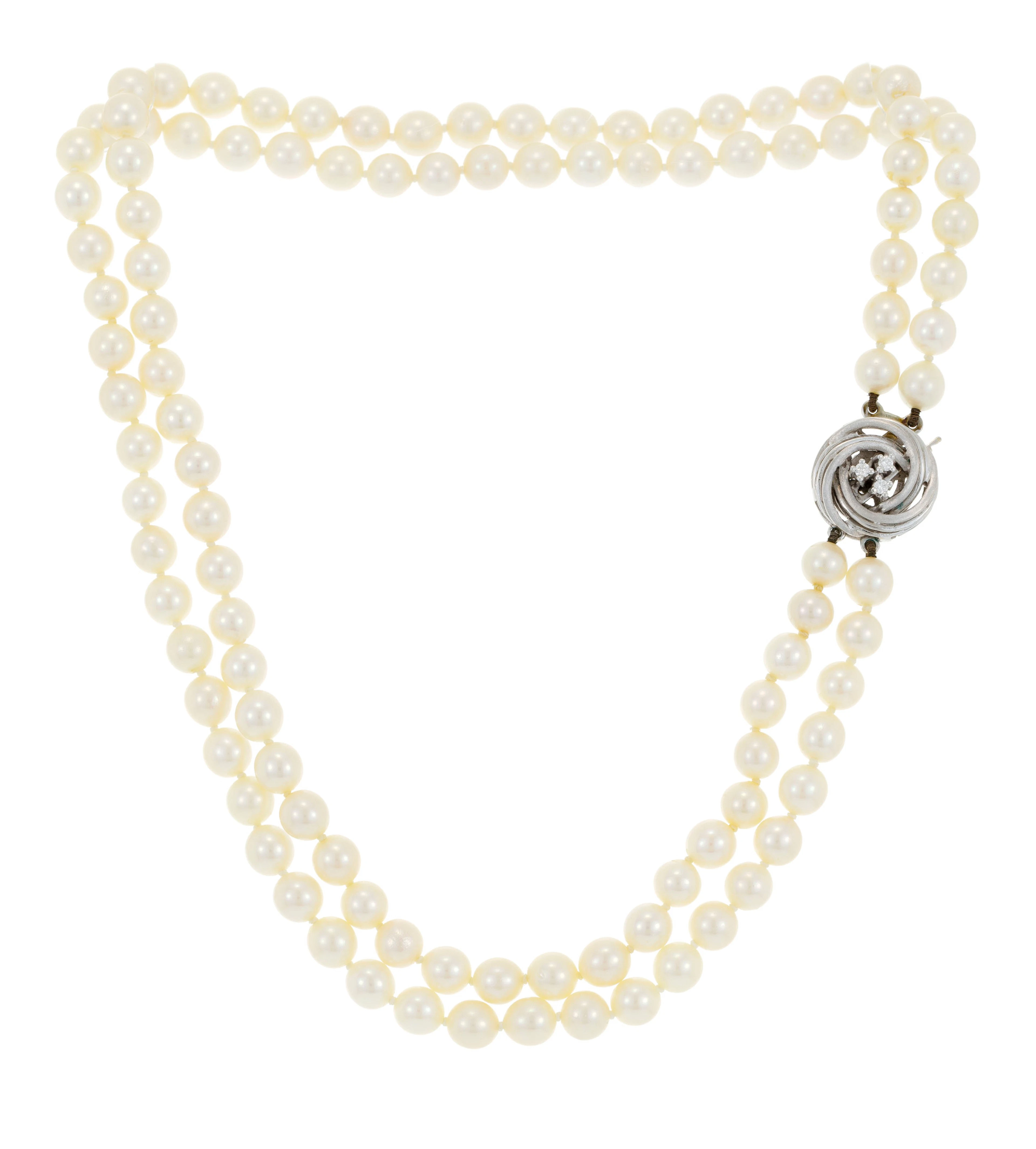 Collier 2 rangs de perles de culture blanches, fermoir en or gris