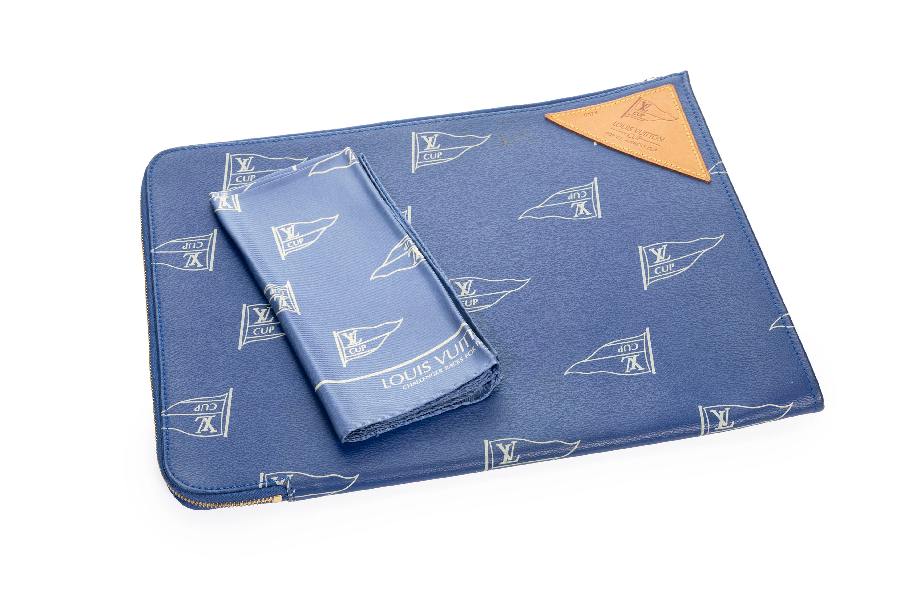 Louis Vuitton, porte-documents en toile enduite et pochette en twill
