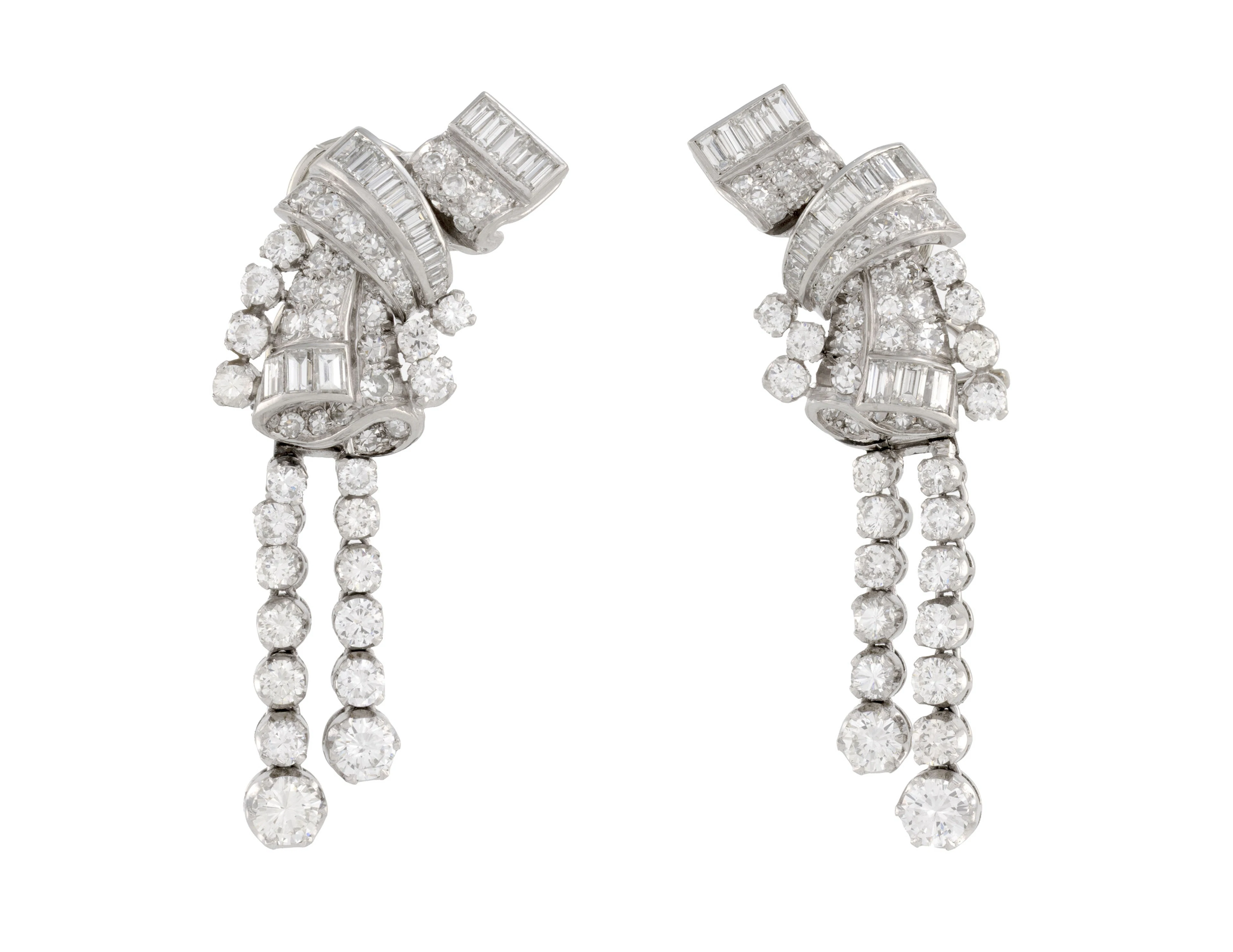 Paire de clips d'oreilles or gris 750 sertis de diamants taille brillant