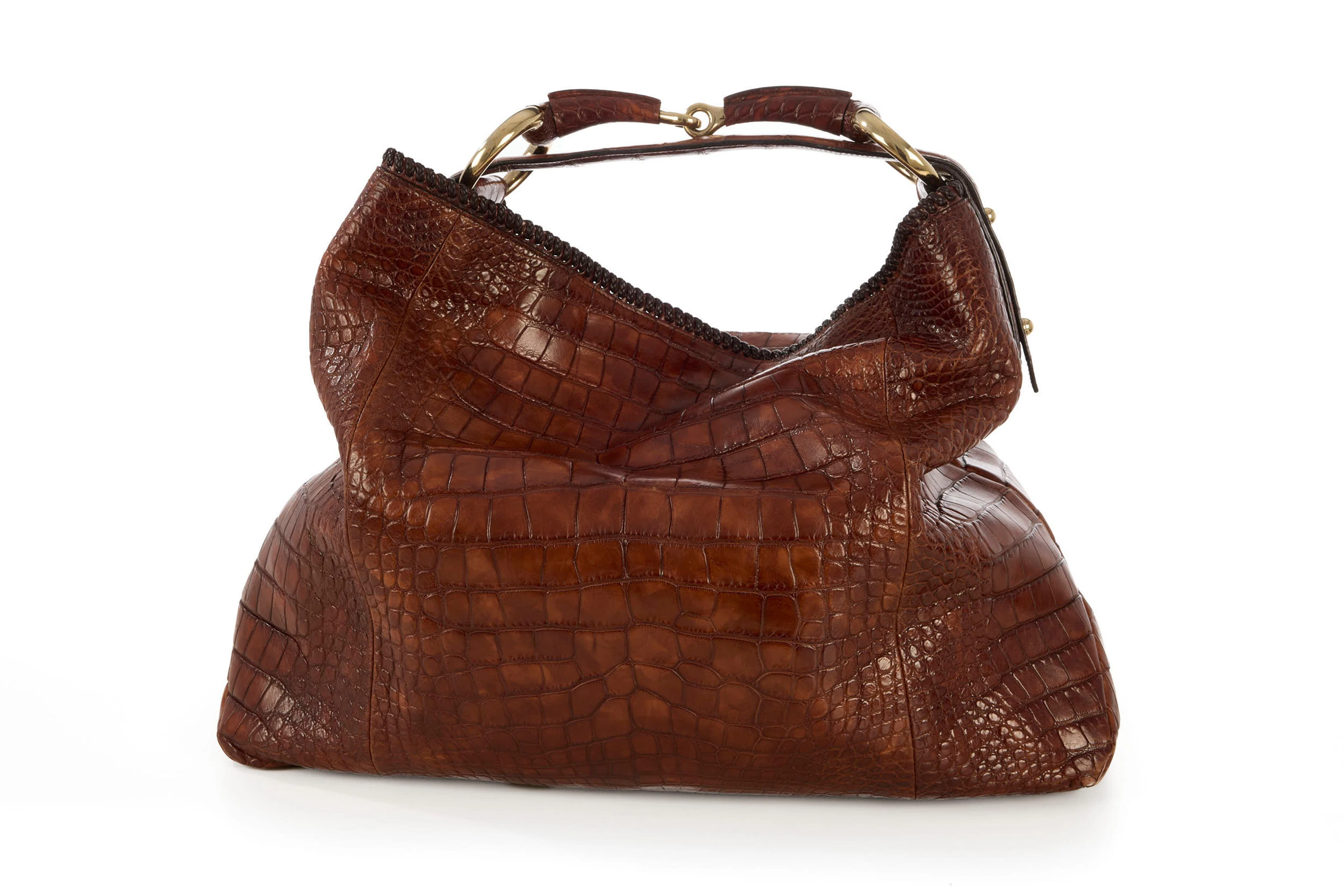 Gucci, sac tote Horsebit en alligator havane, porté épaule, orné d'un