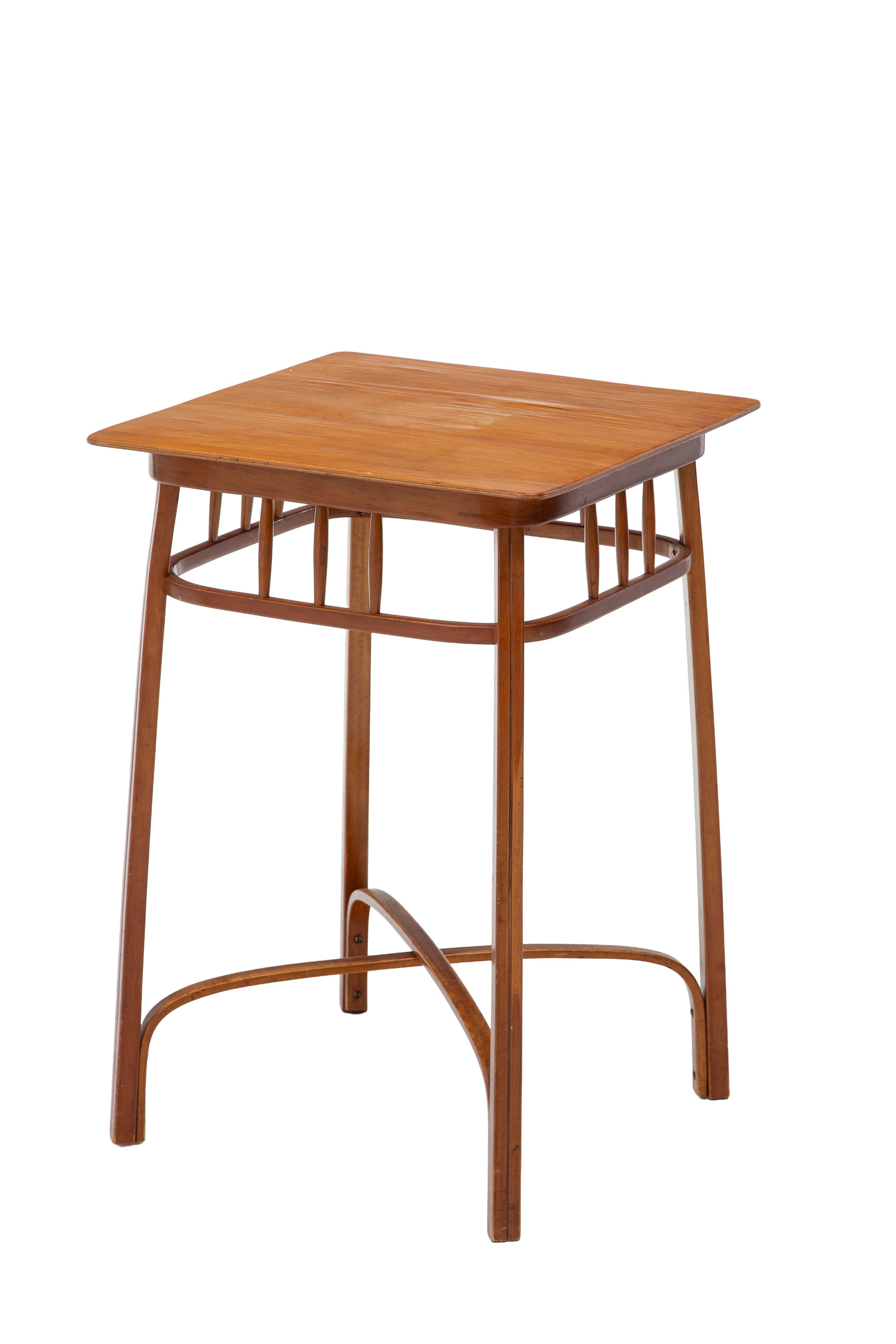 Table d'appoint par Josef Hoffmann (1870-1956), en bois fruitier