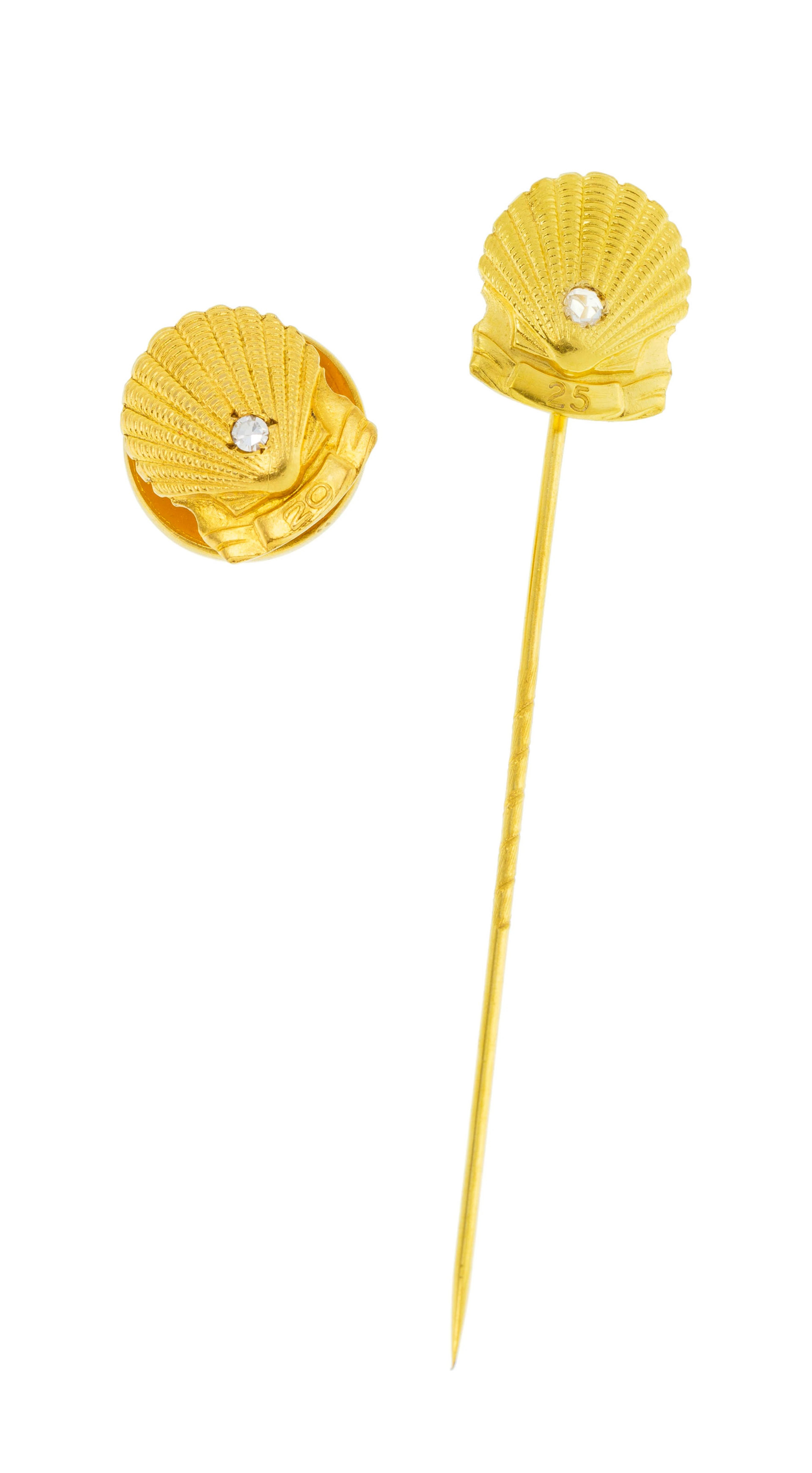 Ensemble composé d'une épingle et d'un bouton commémoratifs en or
