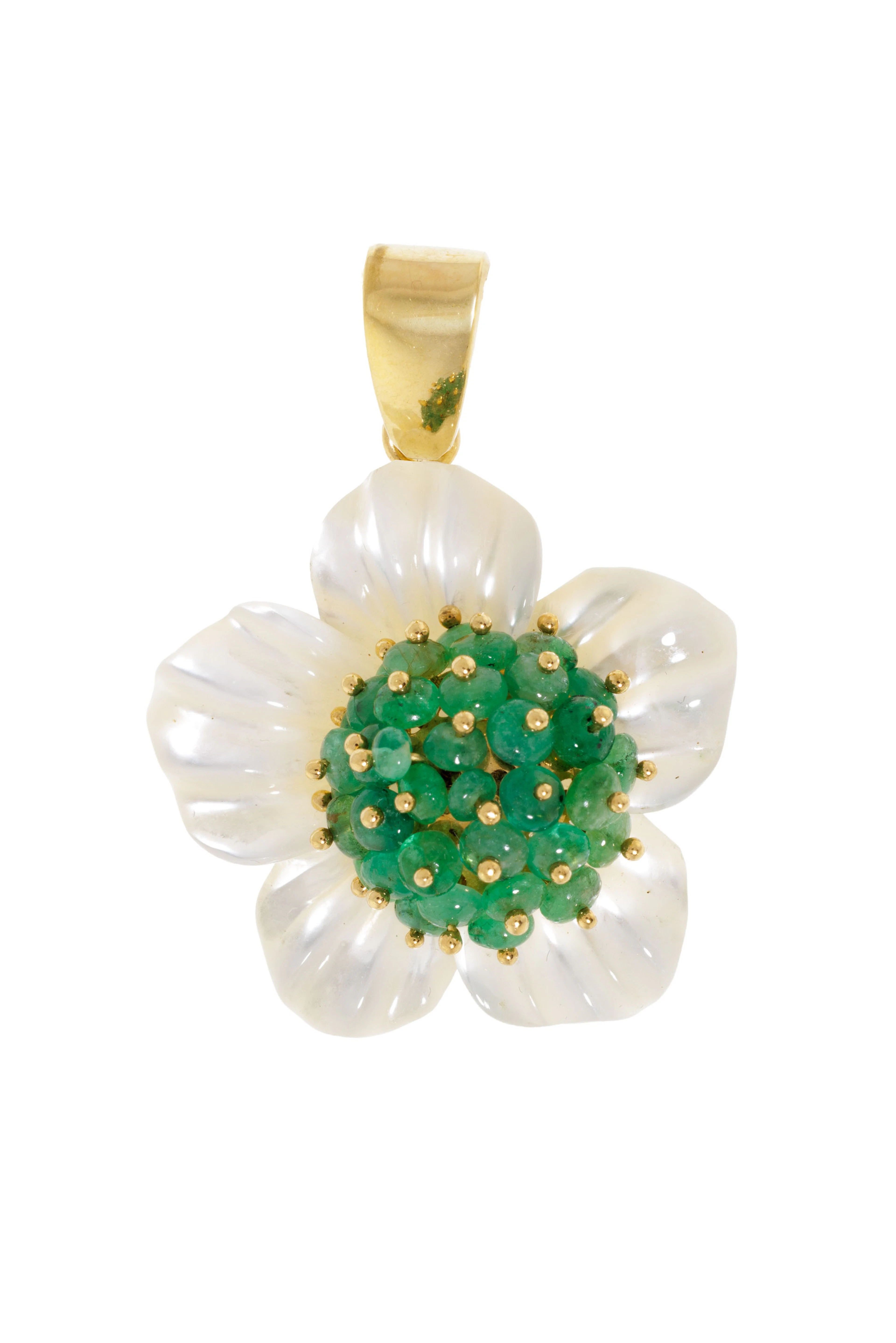 Pendentif fleur or 750, les pétales en nacre gravés et les pistils