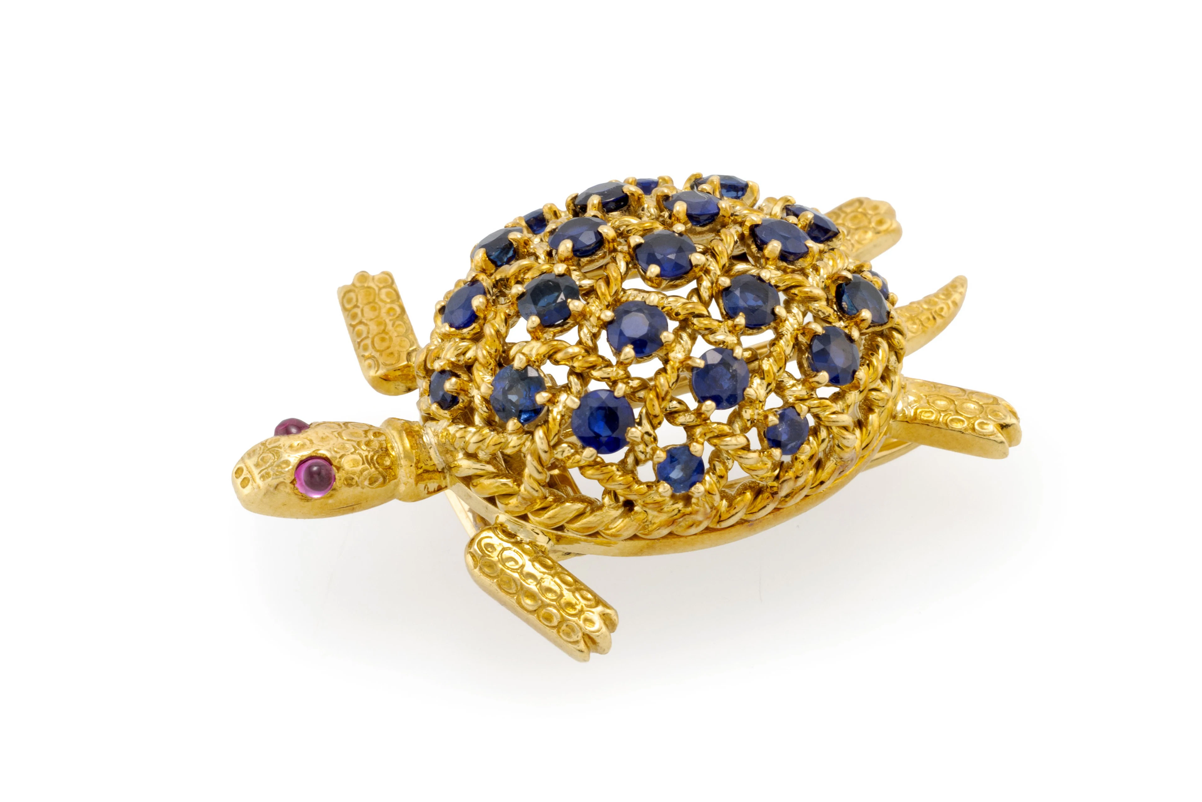 Cartier, broche tortue circa 1969 or 750 torsadé à décor de croisillons