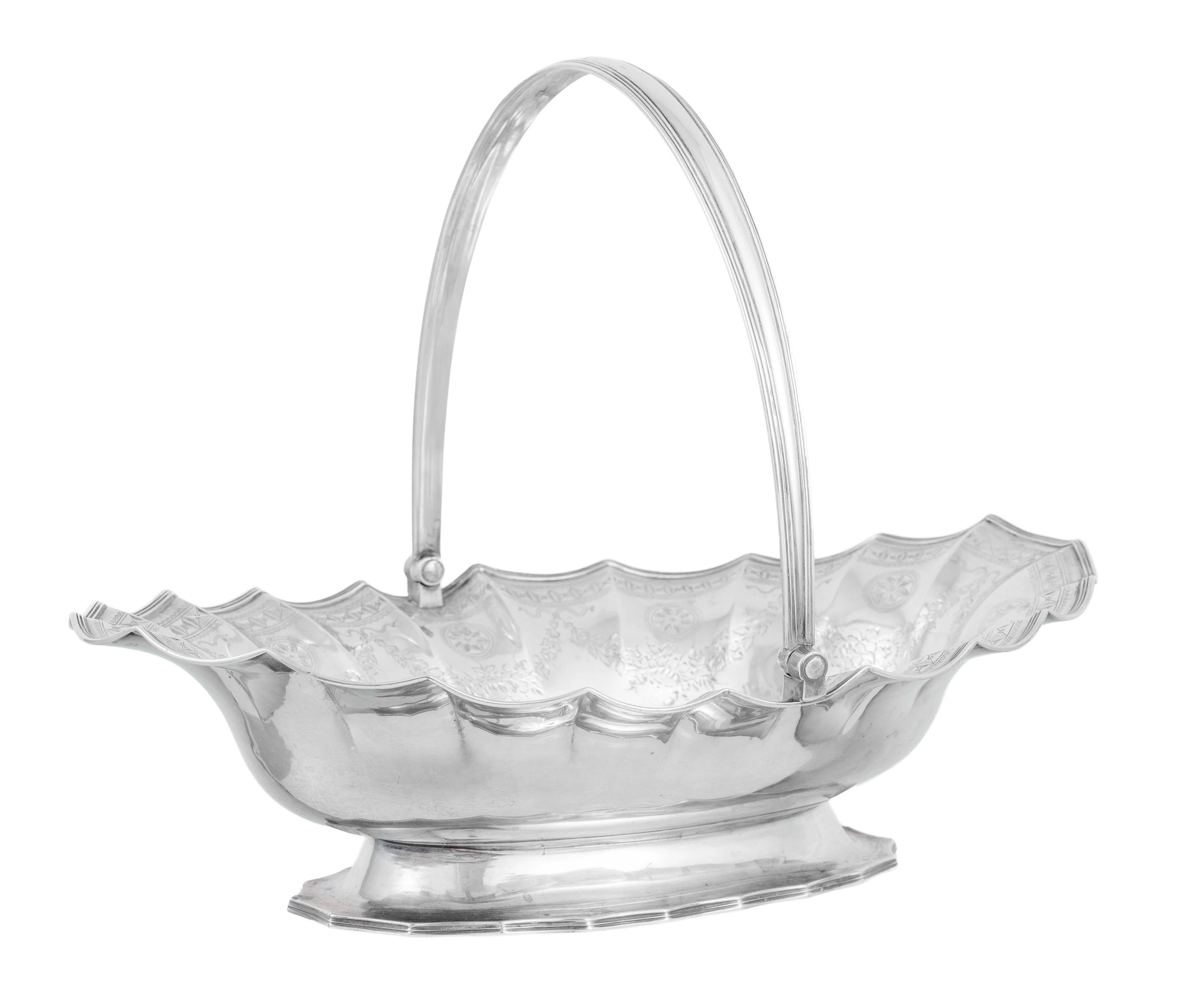 Panier sur talon à anse en argent anglais, à côtes pincées et décor