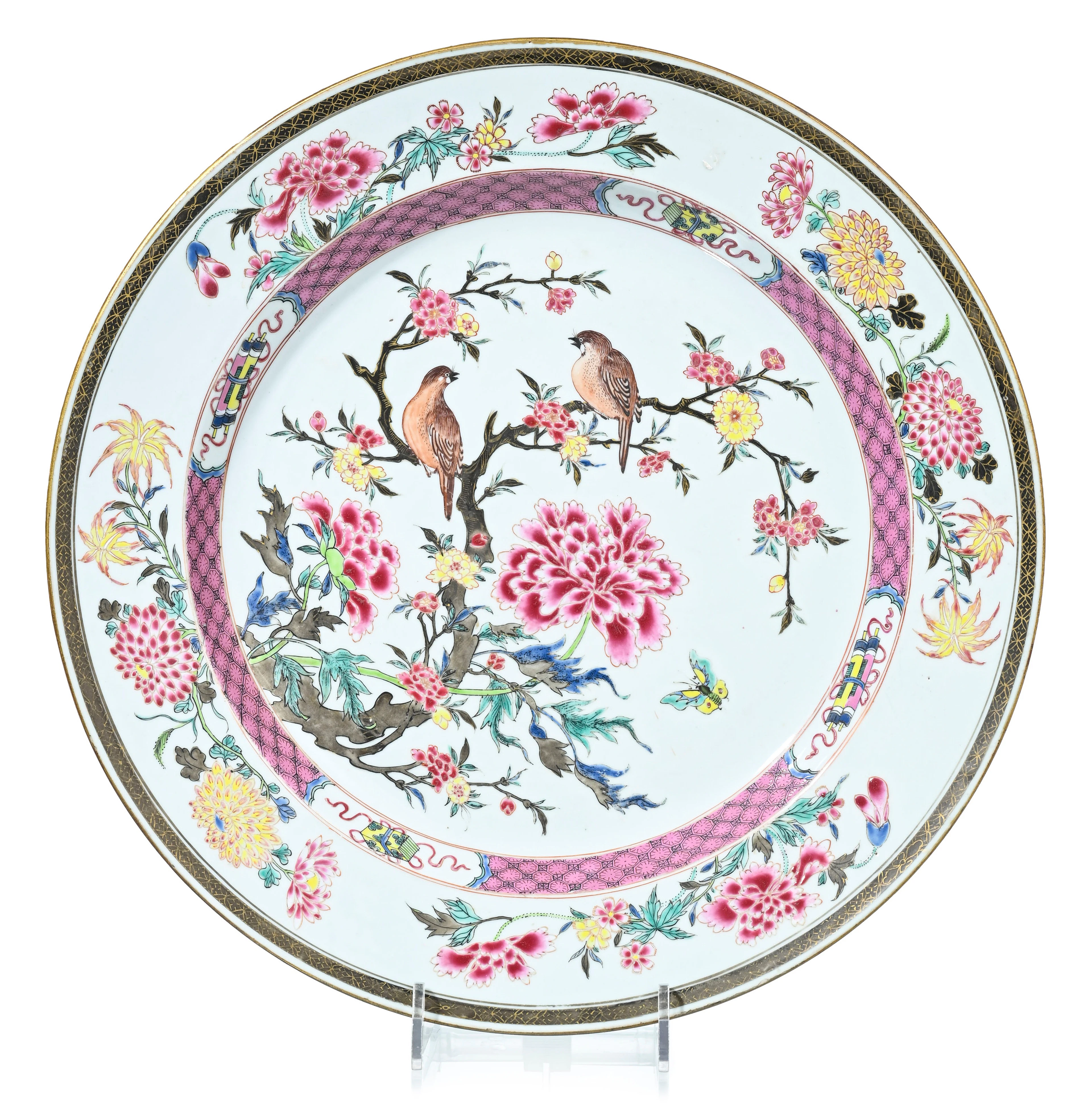 Grand plat en porcelaine famille rose, Chine, XVIIIe s., décor de