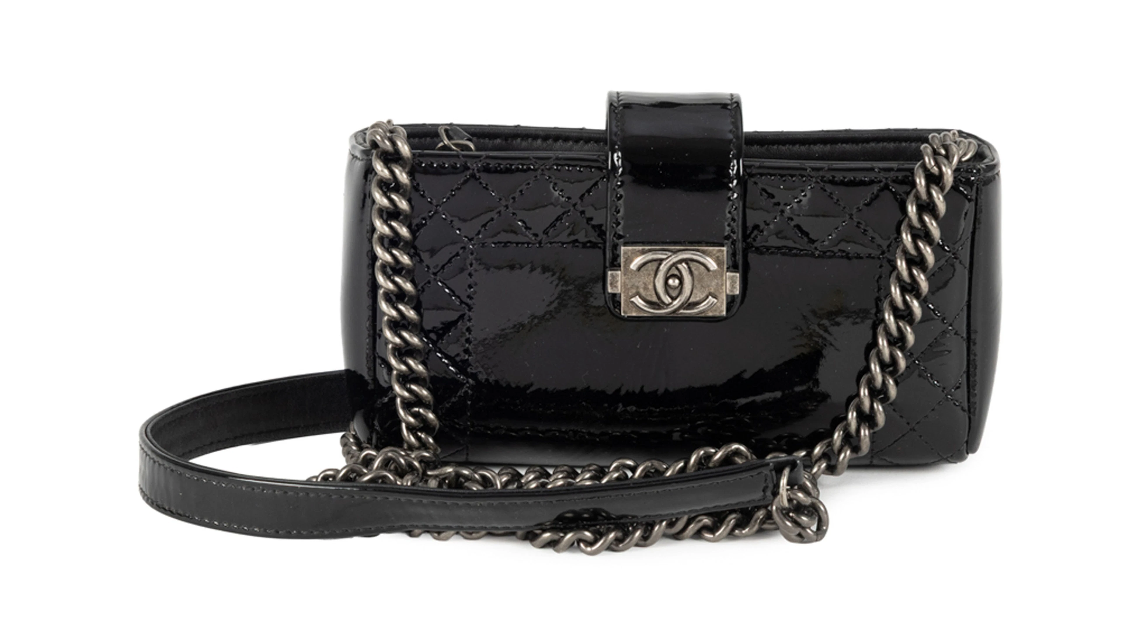 Chanel, pochette à téléphone Boy, 2013-2014, en cuir vernis noir