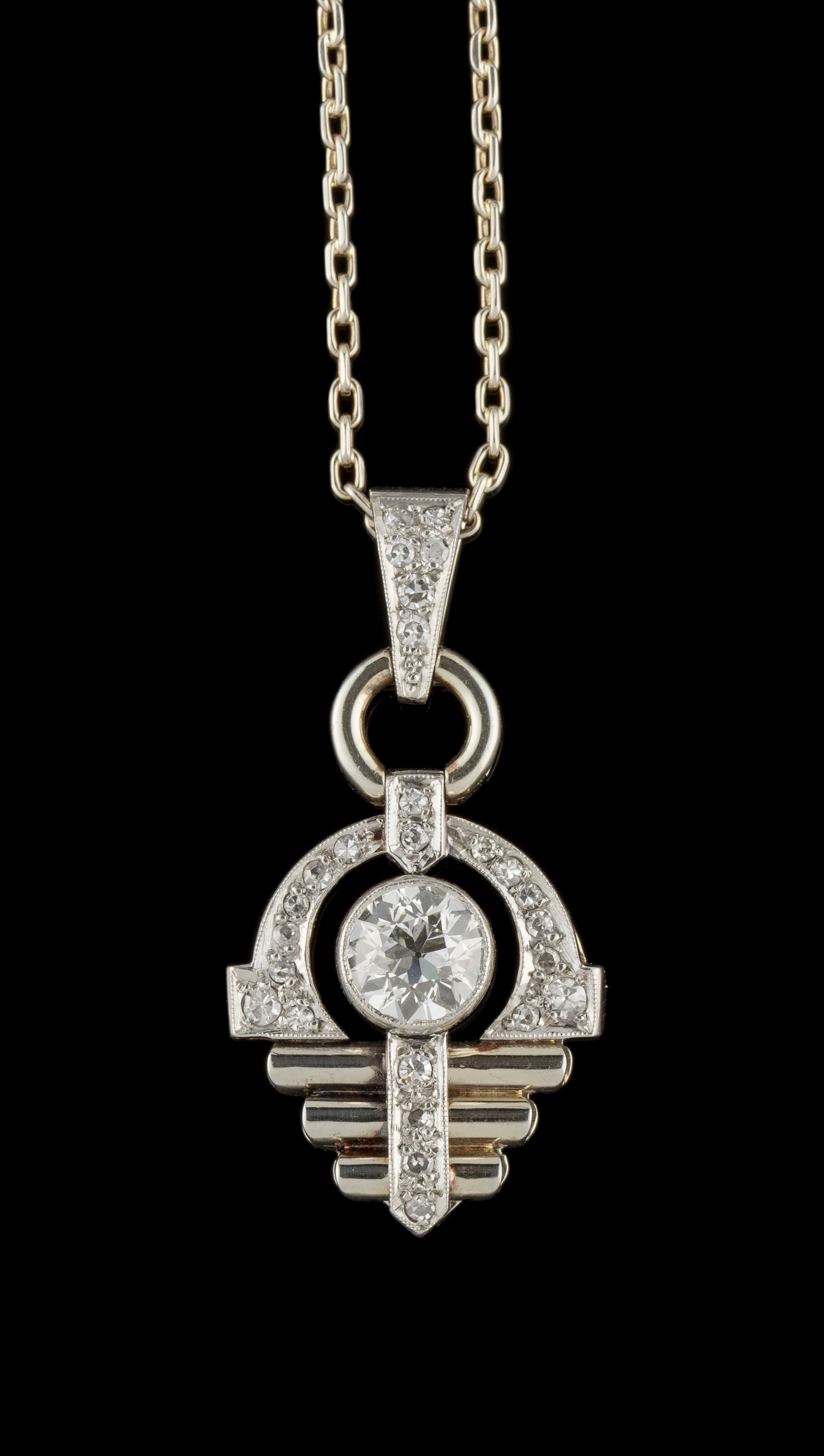 Pendentif Art Déco or gris 750 et platine serti de diamants taille