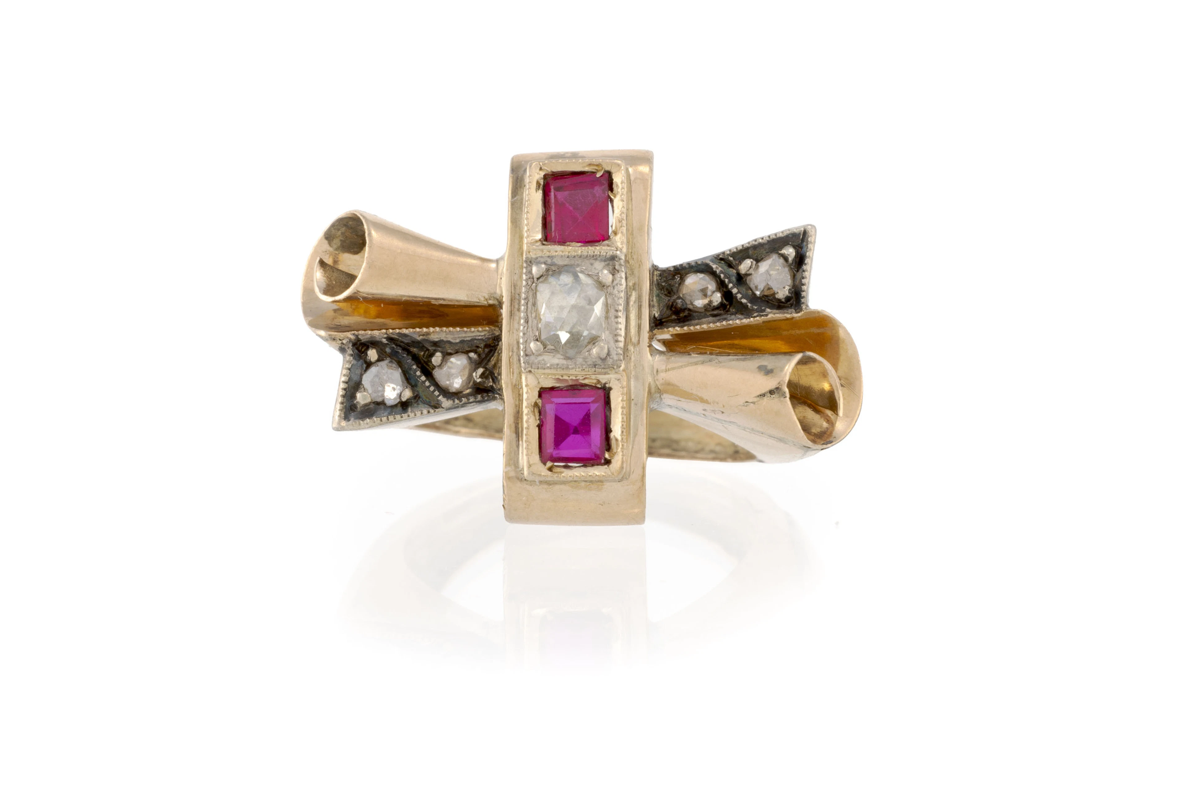 Bague nœud années 1950 or rose 375 sertie de diamants taille rose