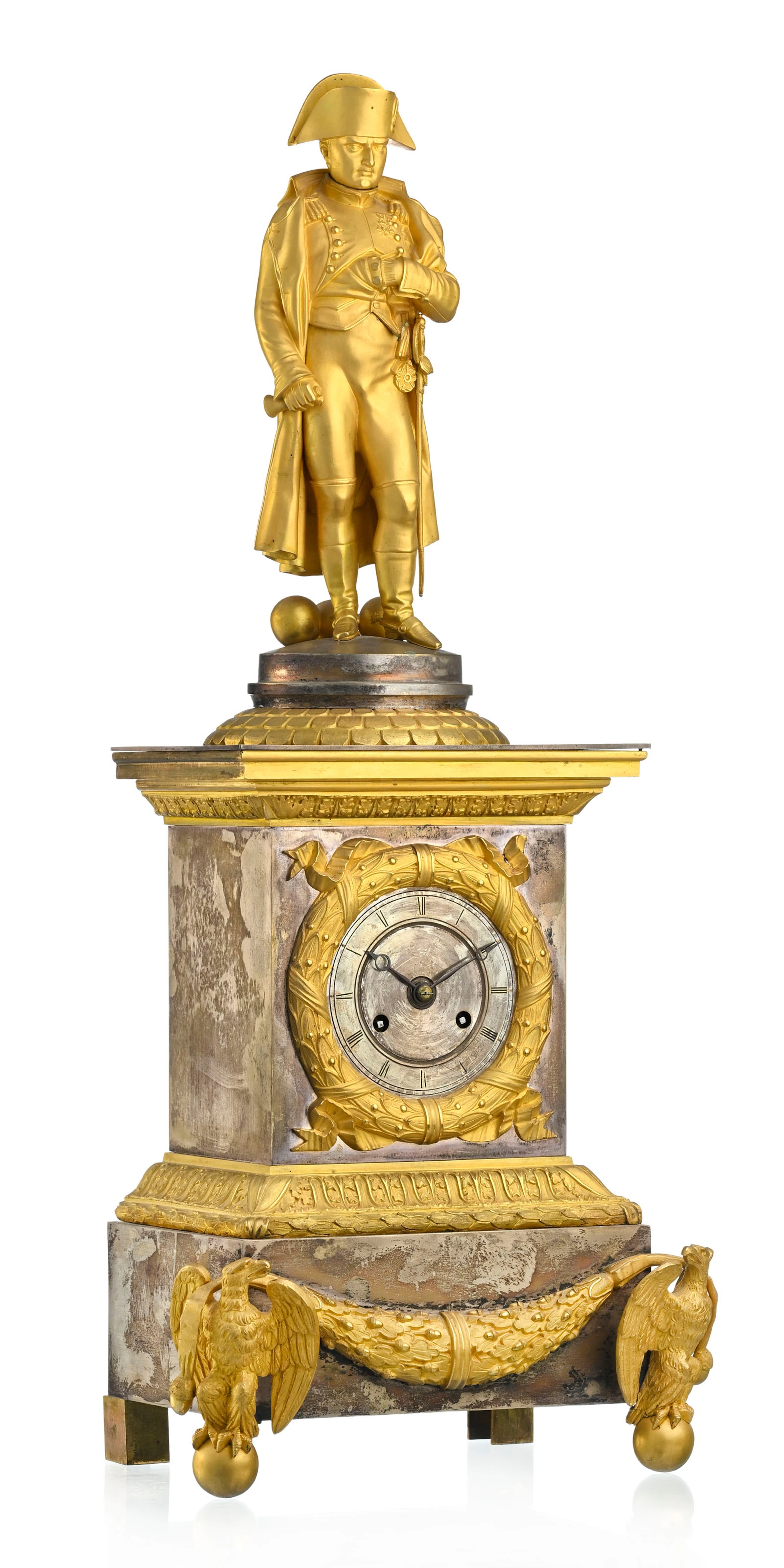 Pendule borne, XIXe s., en bronze doré et argenté, flanqué de Napoléon