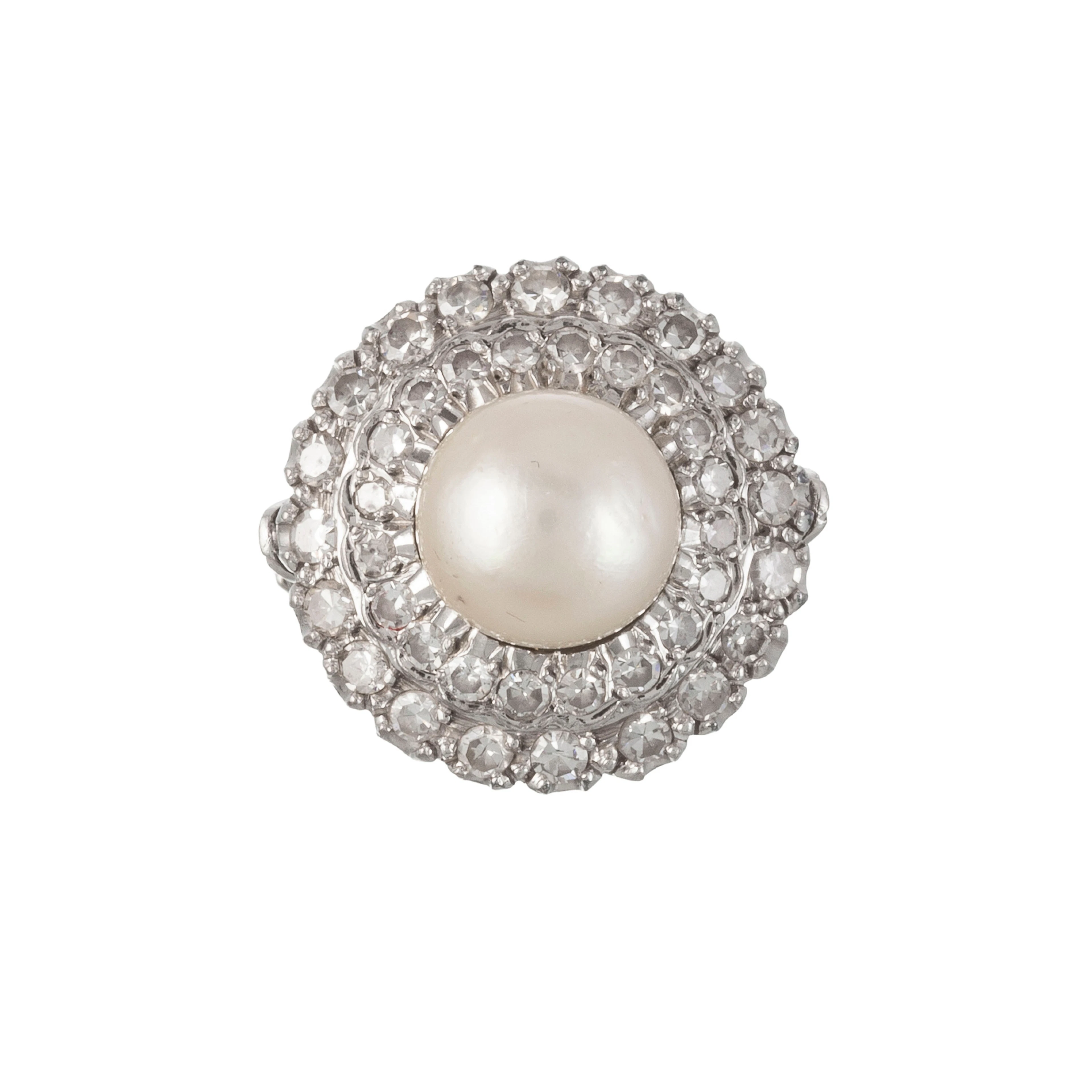 Bague or gris 750 et 585 ornée d'une perle (non testée) entourée de