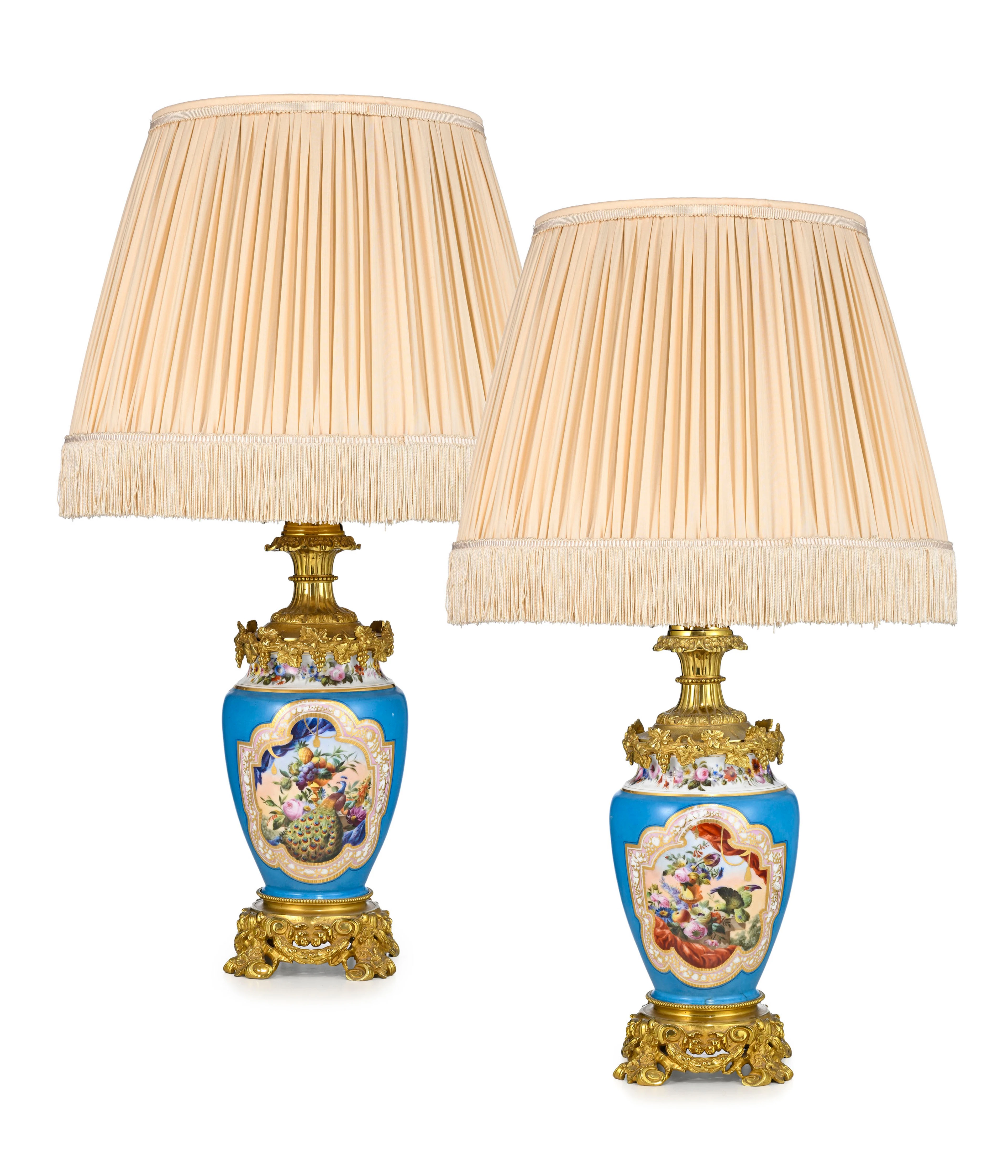 Paire de lampes à pétrole d'époque Napoléon III, en porcelaine peinte