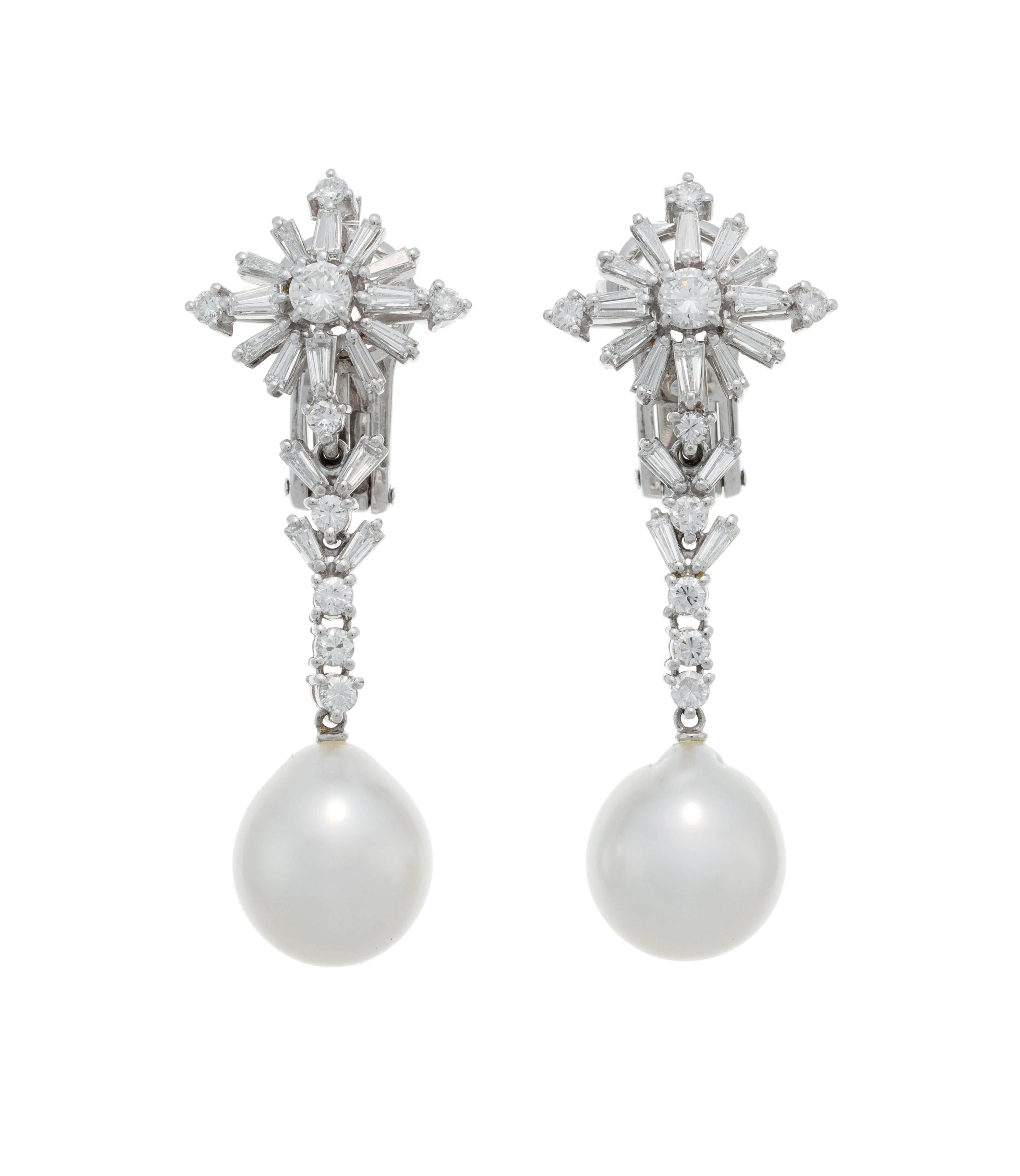 Paire de pendants d'oreilles or gris 585 sertis de diamants taille