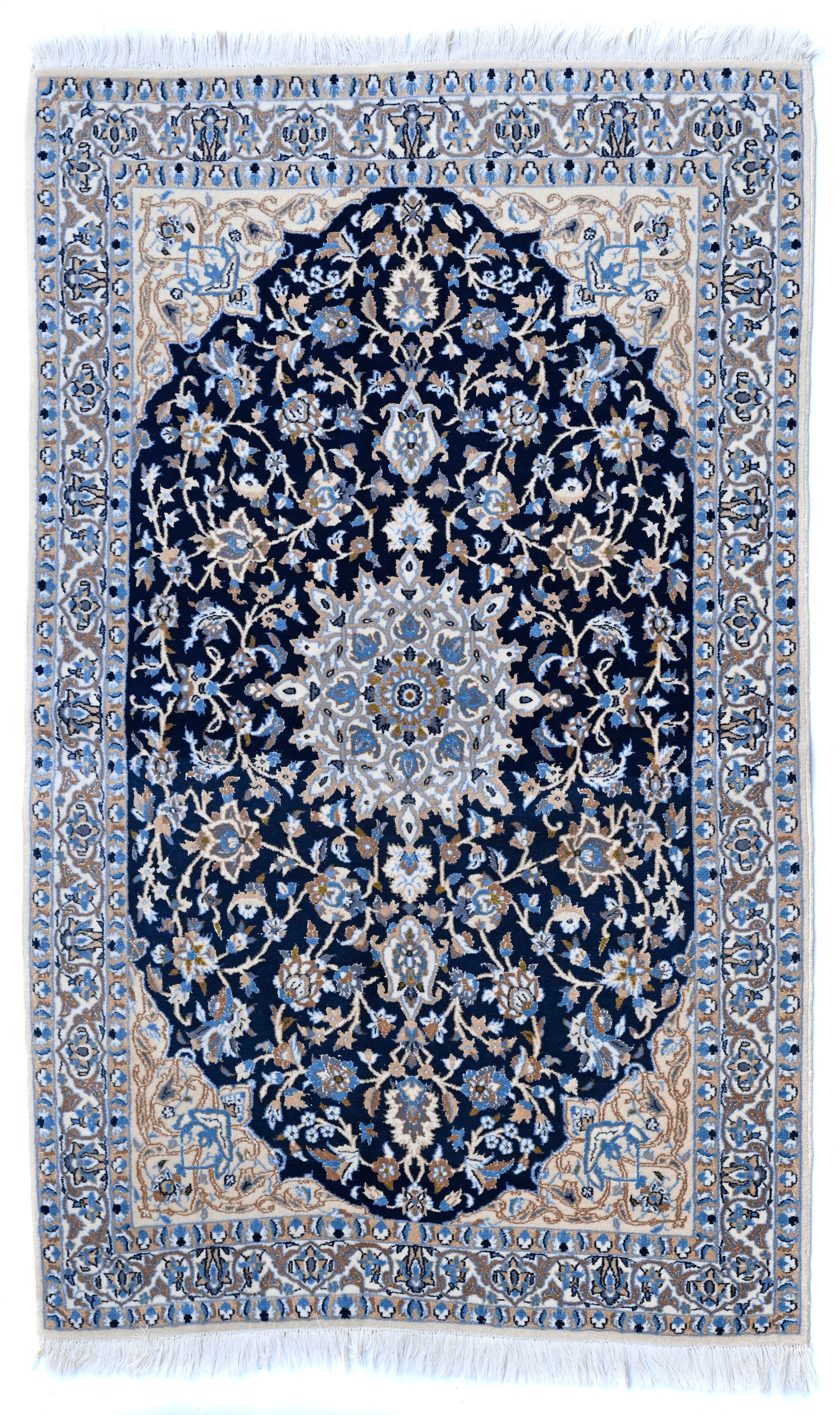 Tapis à dessin Naïn en laine avec soie, Inde, 2ème moitié du XXe s.