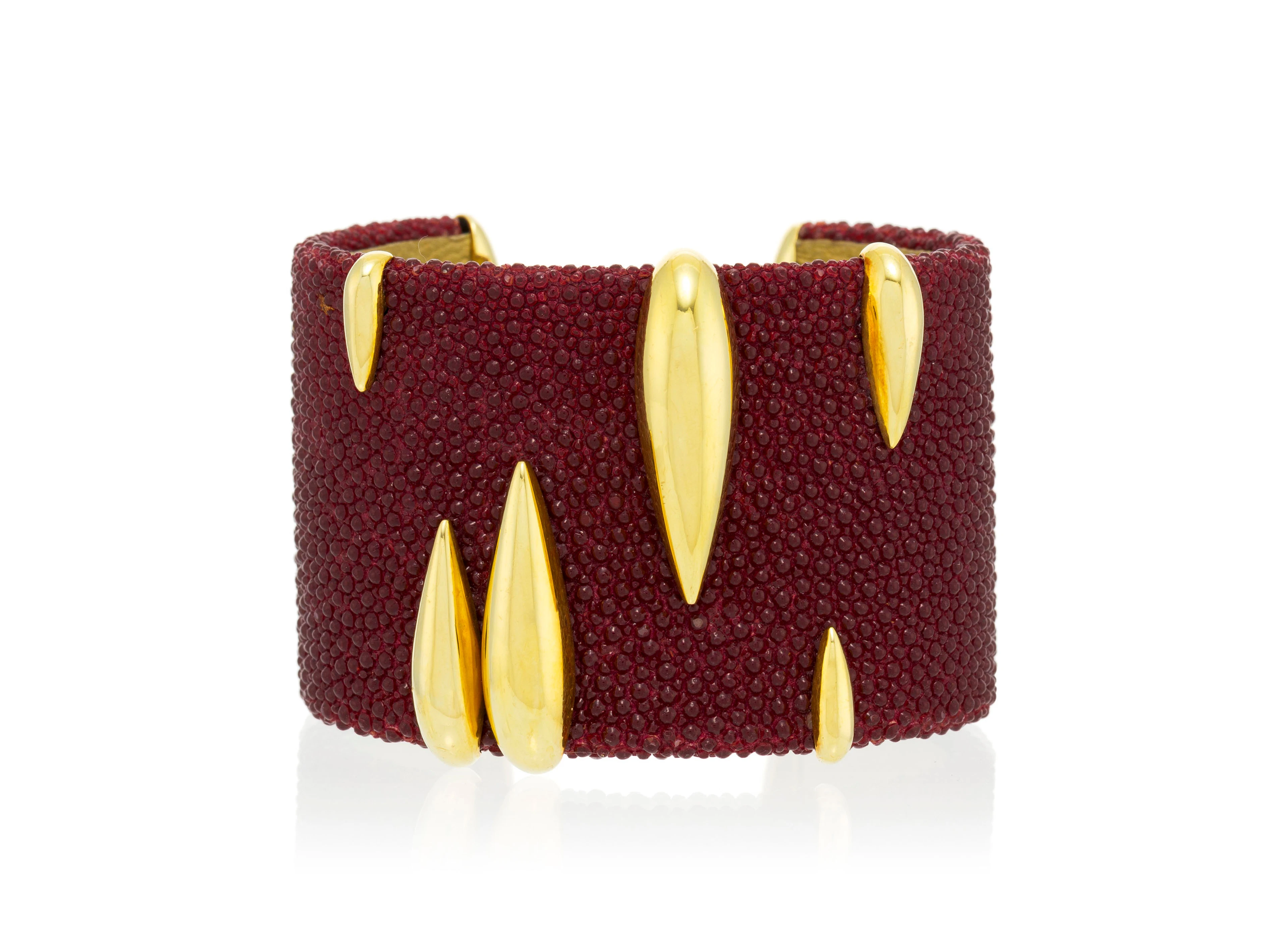 De Grisogono, bracelet manchette en galuchat bordeaux orné d'éléments