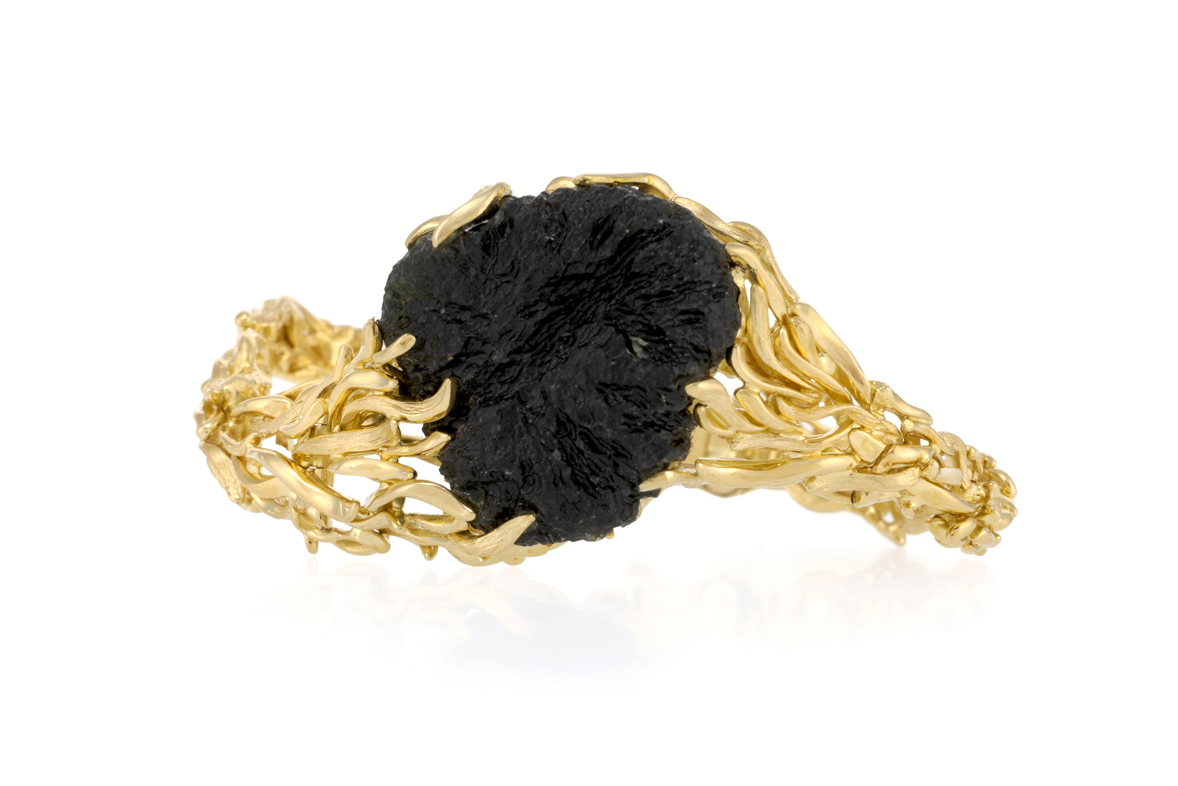 Gilbert Albert, bracelet semi rigide or 750 stylisant un motif végétal