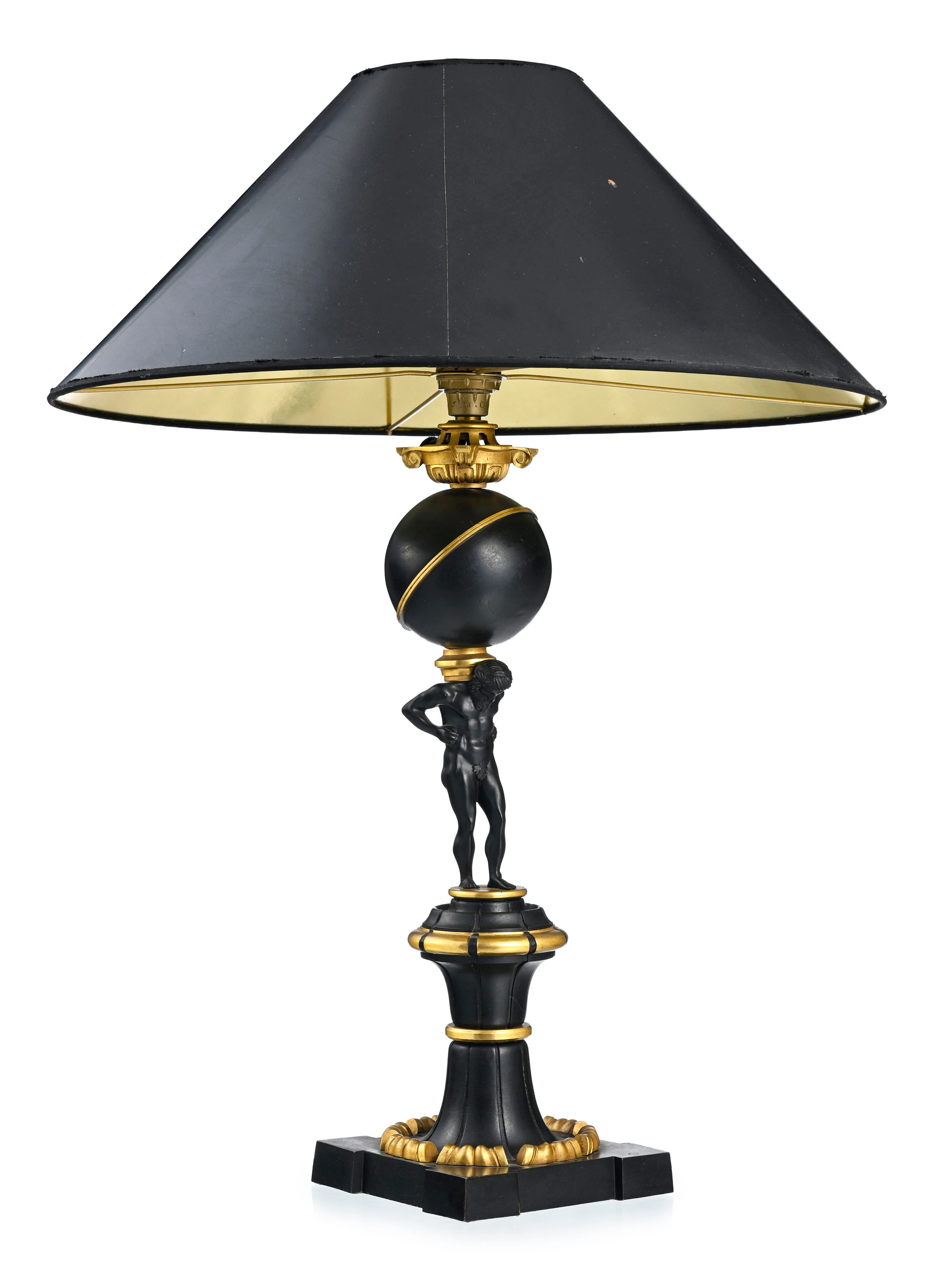 Lampe, XXe s., en métal patiné et doré figurant Atlas soutenant un
