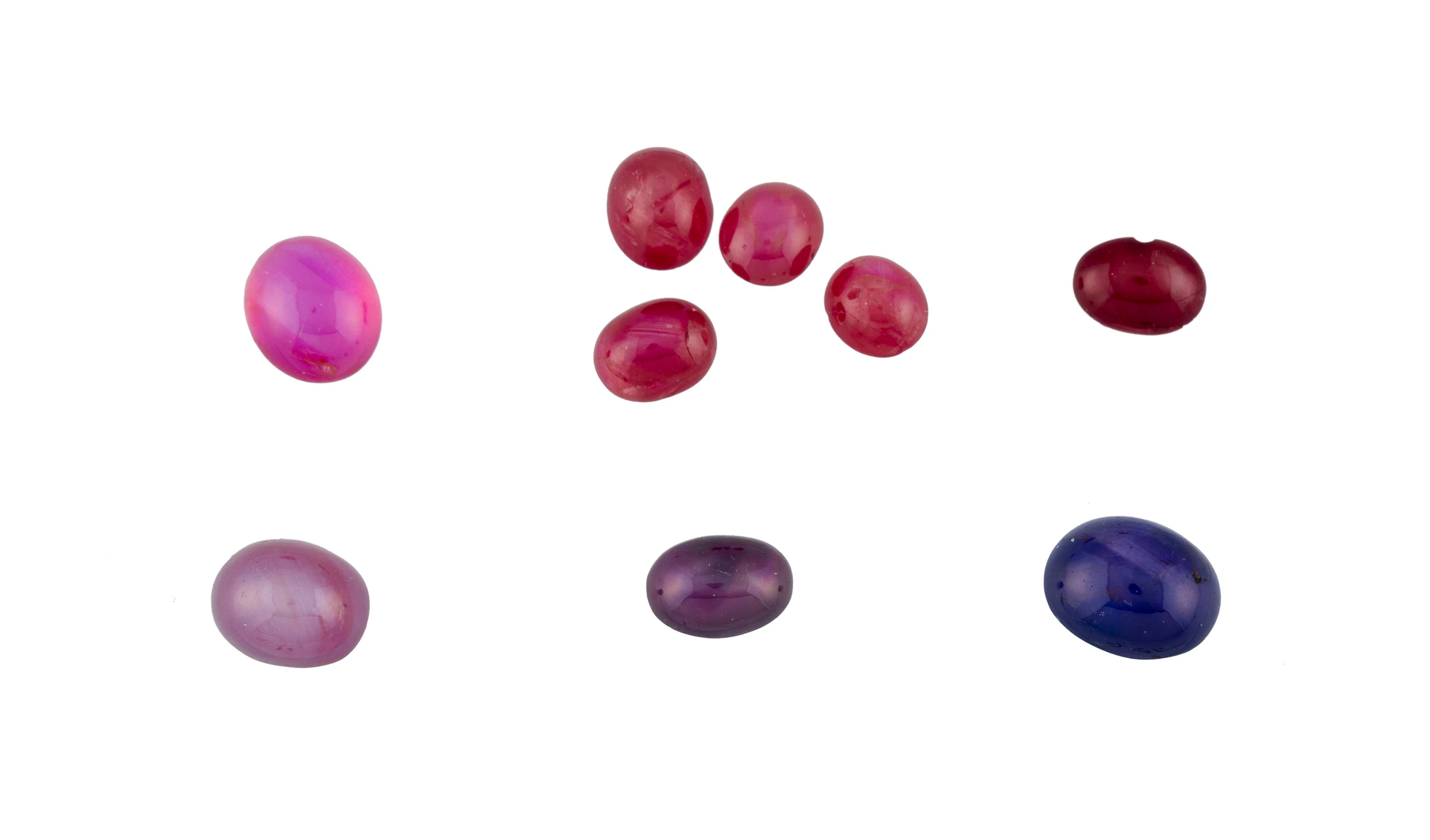 Lot de 6 plis de saphirs et rubis étoilés sur papier pour un total