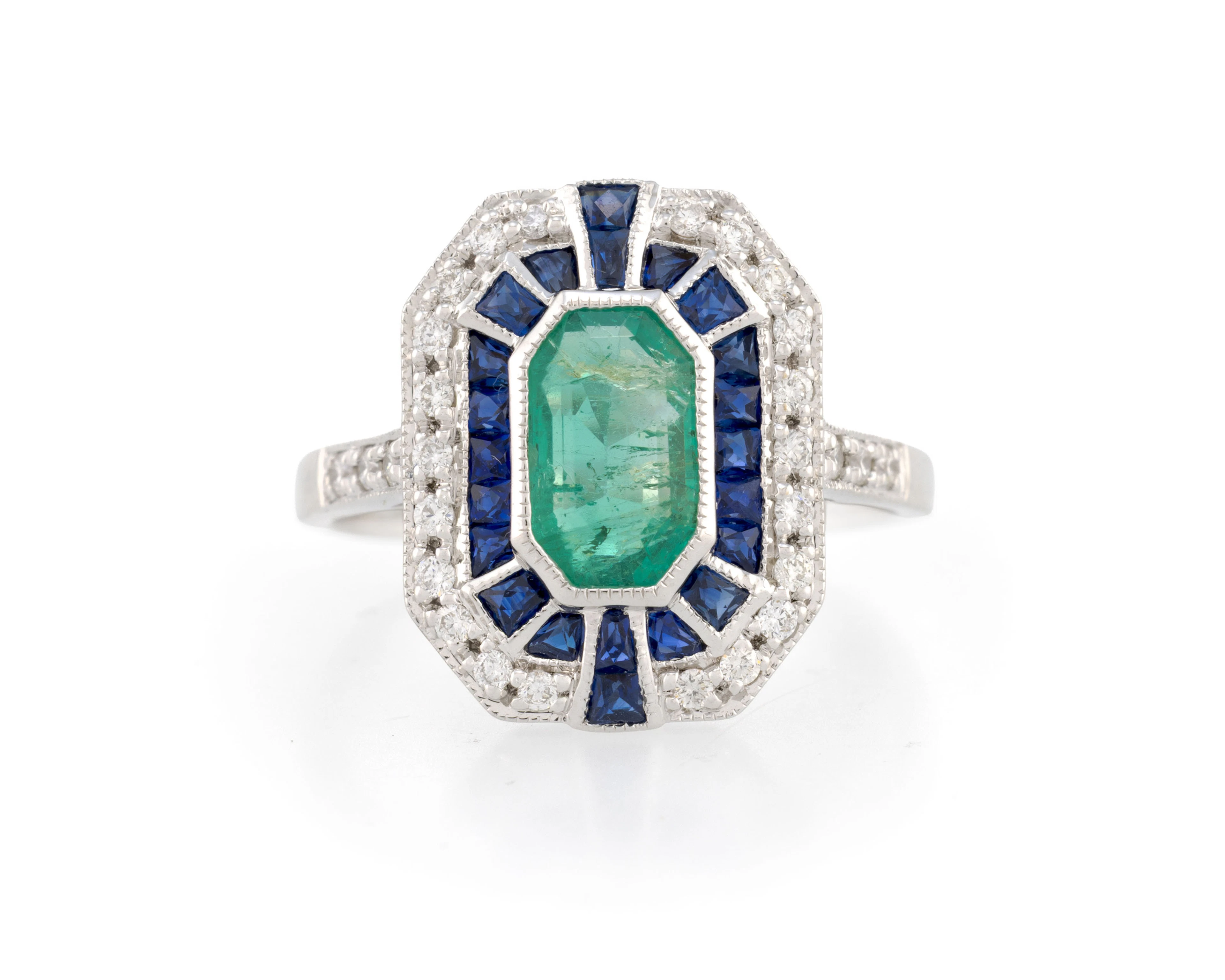 Bague de style Art Déco or gris 750 sertie d'une émeraude octogonale