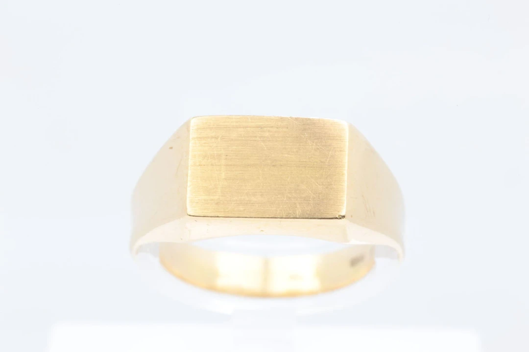 KLACKRING, guld, 18 k, ca 2,39 g