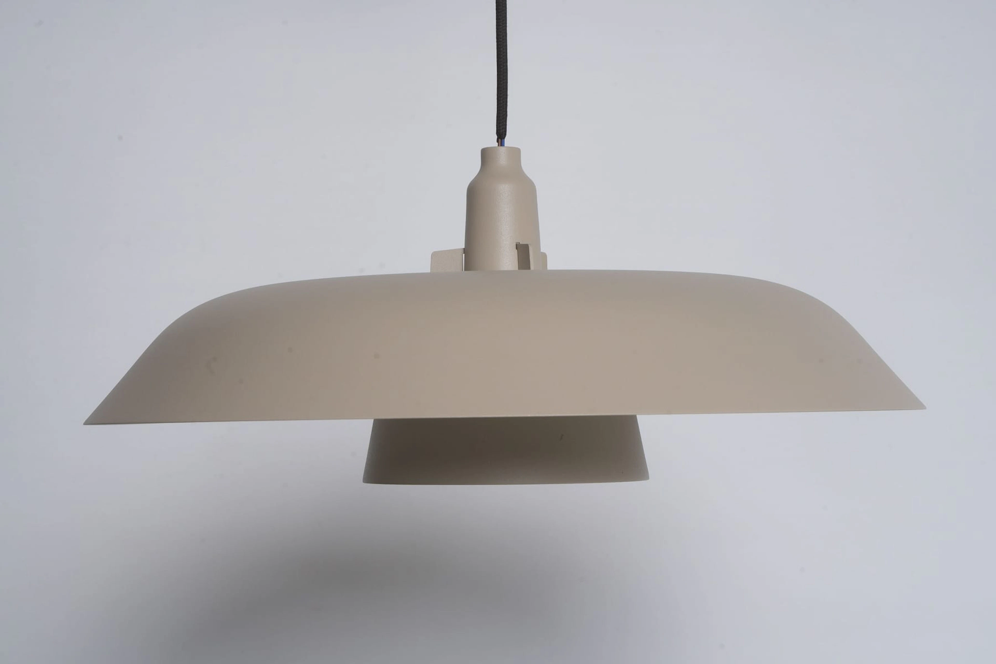 LARS BESSFELT, taklampa, "P pendel", Zlamp, 2000-tal