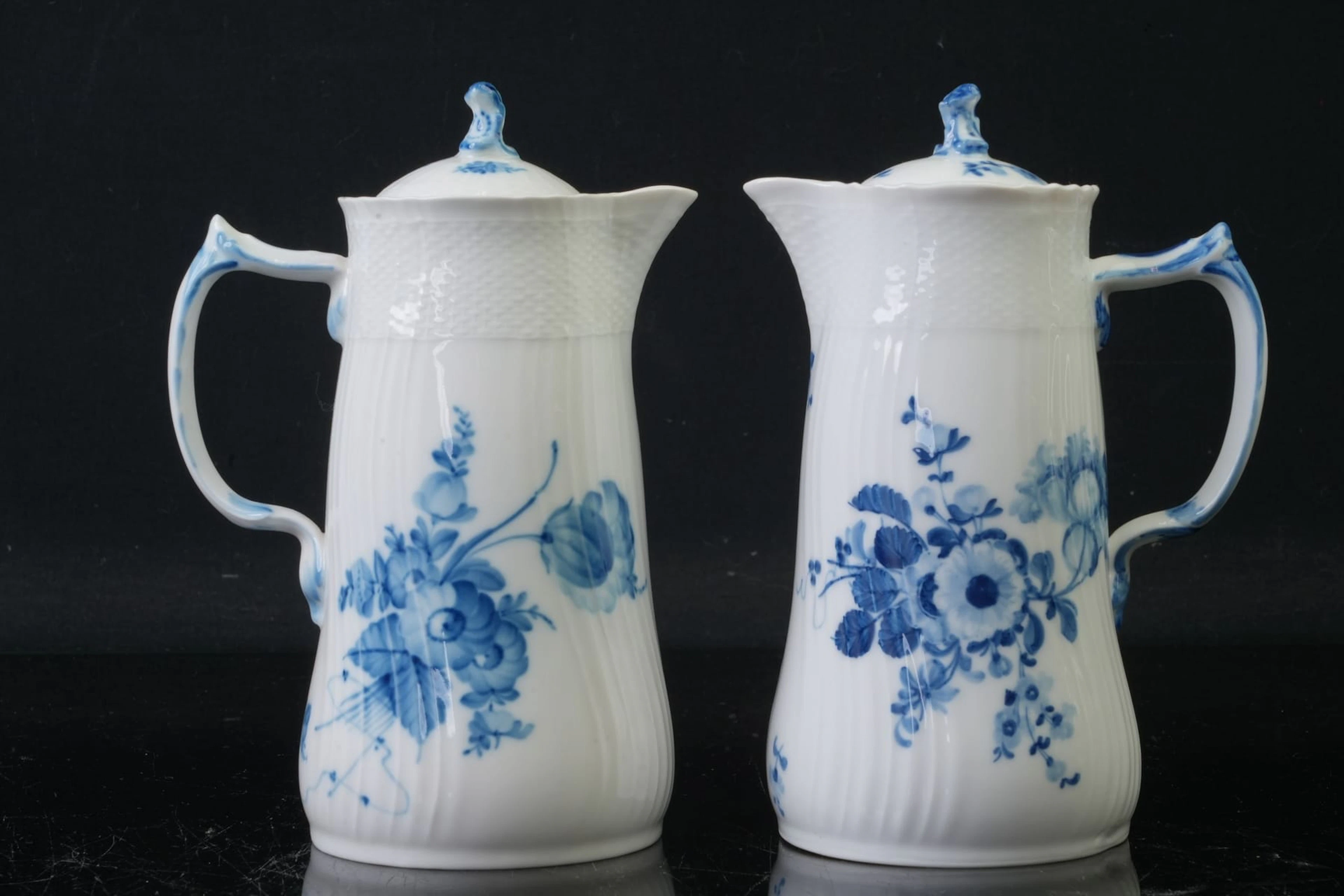 KAFFEKANNOR med lock, ett par, "Blå blomst", Royal Copenhagen