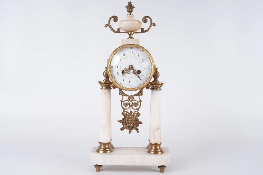 BORDSPENDYL, marmor och mässing, empirestil, 1900-tal