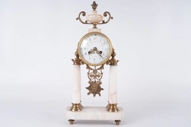 BORDSPENDYL, marmor och mässing, empirestil, 1900-tal