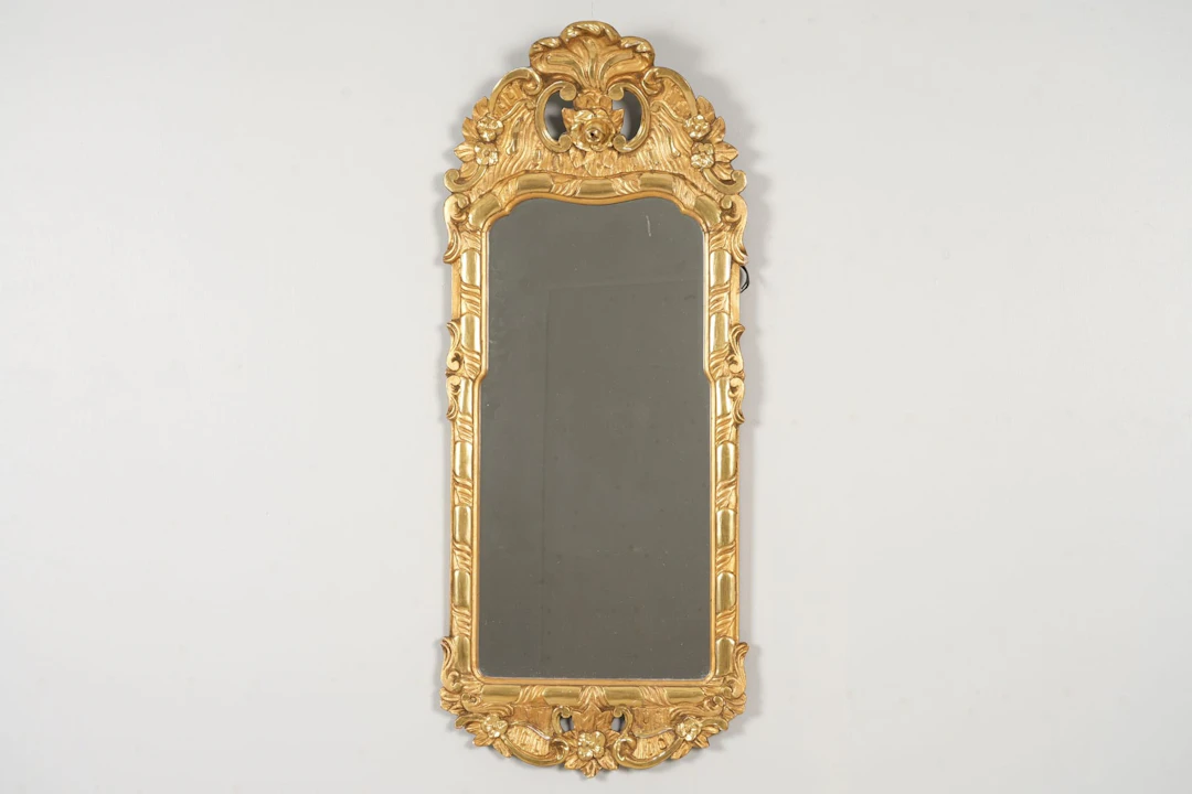 JOHN LUNDMARK, spegel med skuren dekor, rokokostil, 1900-tal