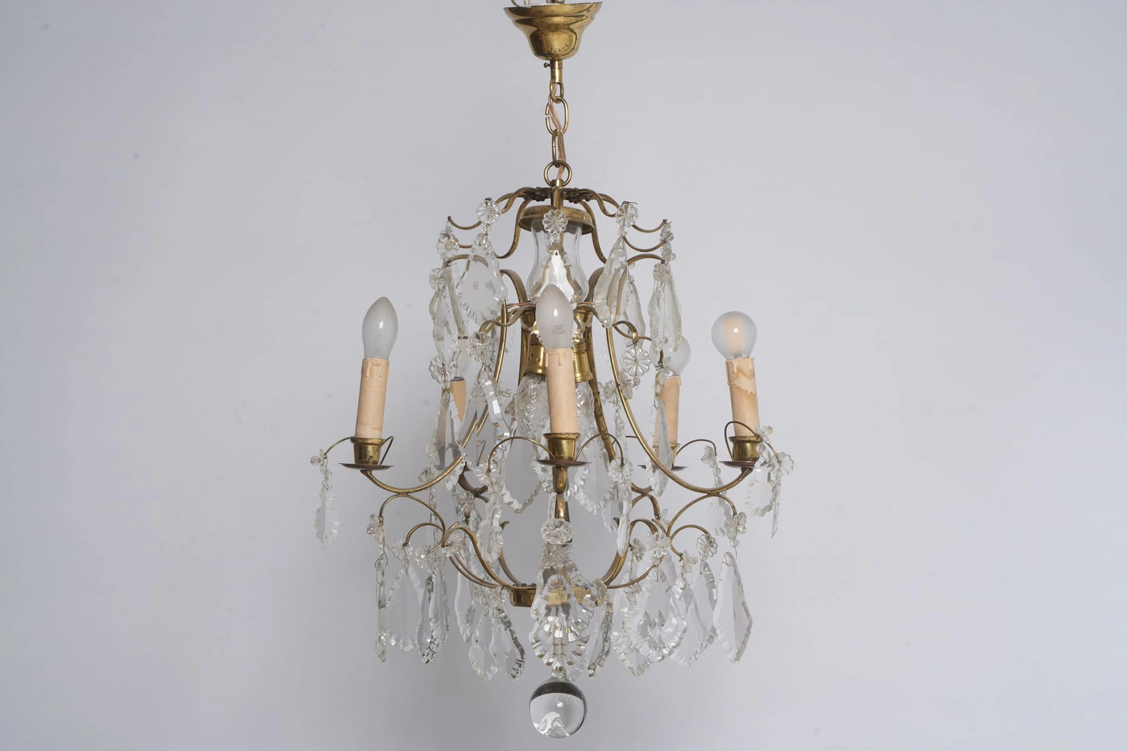TAKLAMPA, mässing, behängd med prismor, rokokostil, 1900-tal