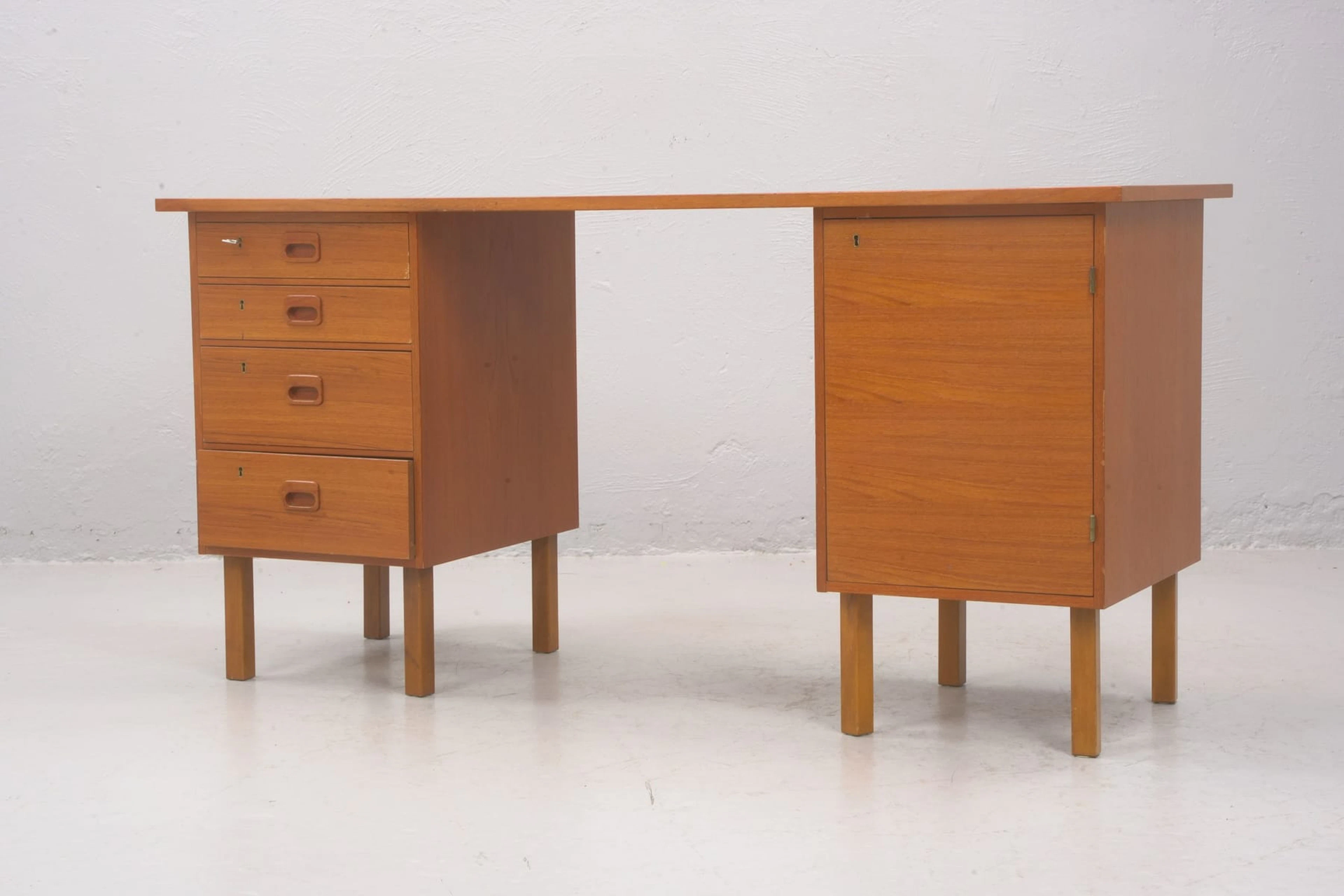 SKRIVBORD, teak, 1960-tal
