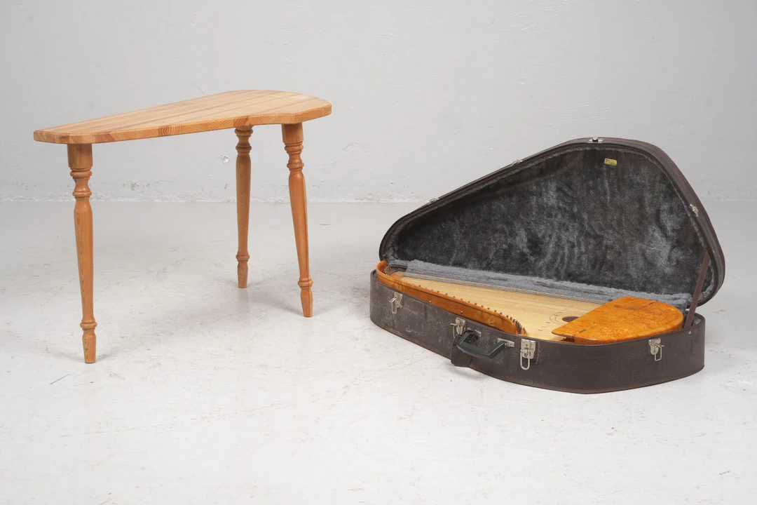 KANTELE med BORD, bl.a. masurbjörk, 1997