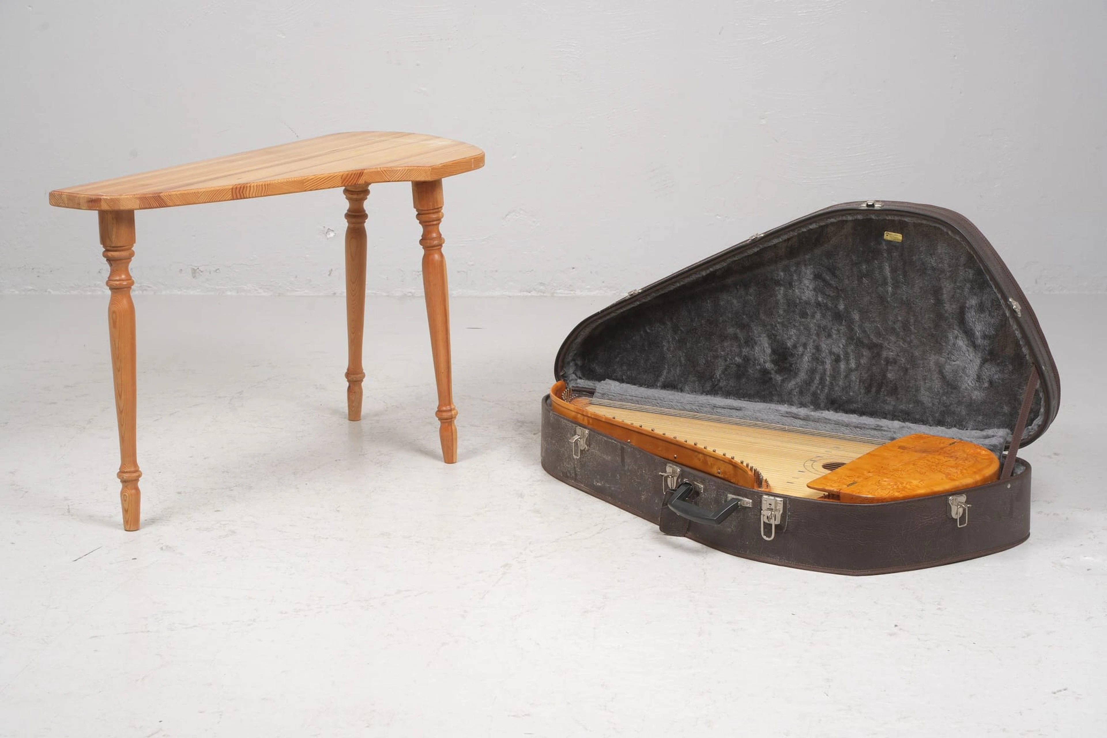 KANTELE med BORD, bl.a. masurbjörk, 1997