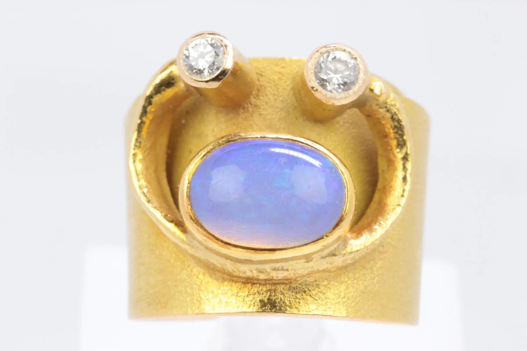 KARLHEINZ SAUER (1943), ring med opal, och vita stenar, guld, 18 k