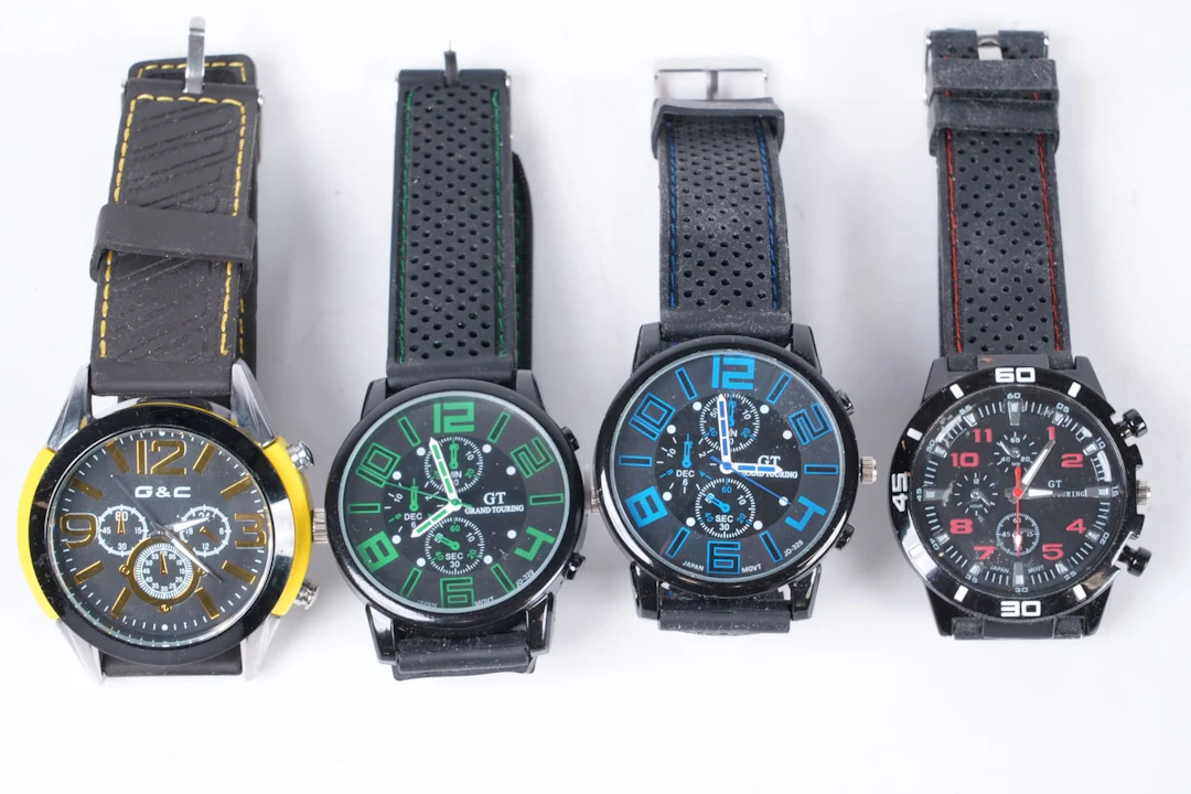ARMBANDSUR, 4 st., bl.a. Gt Grand Touring