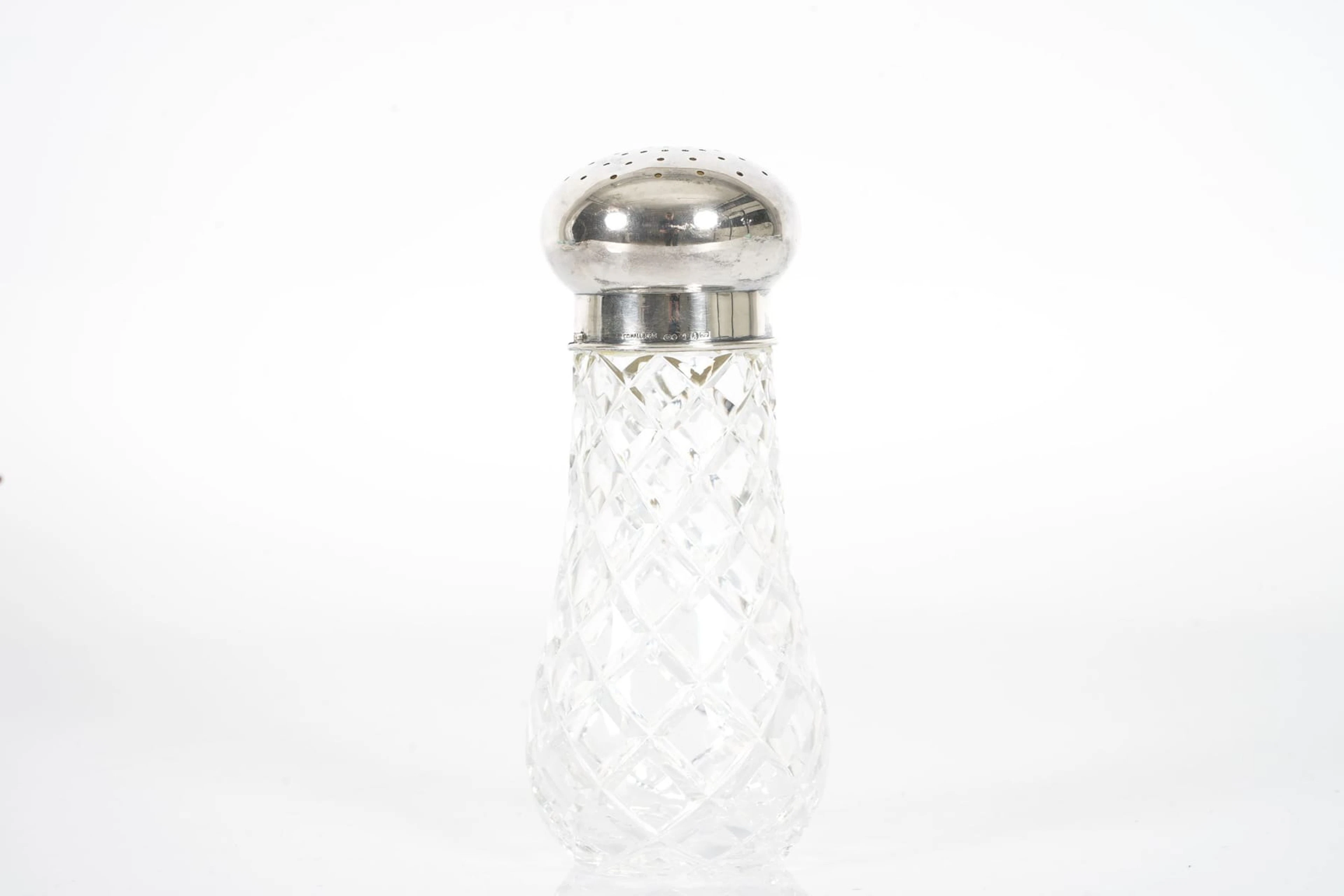 SOCKERRUSKA / STRÖARE, glas med lock och krage i silver, C G Hallberg