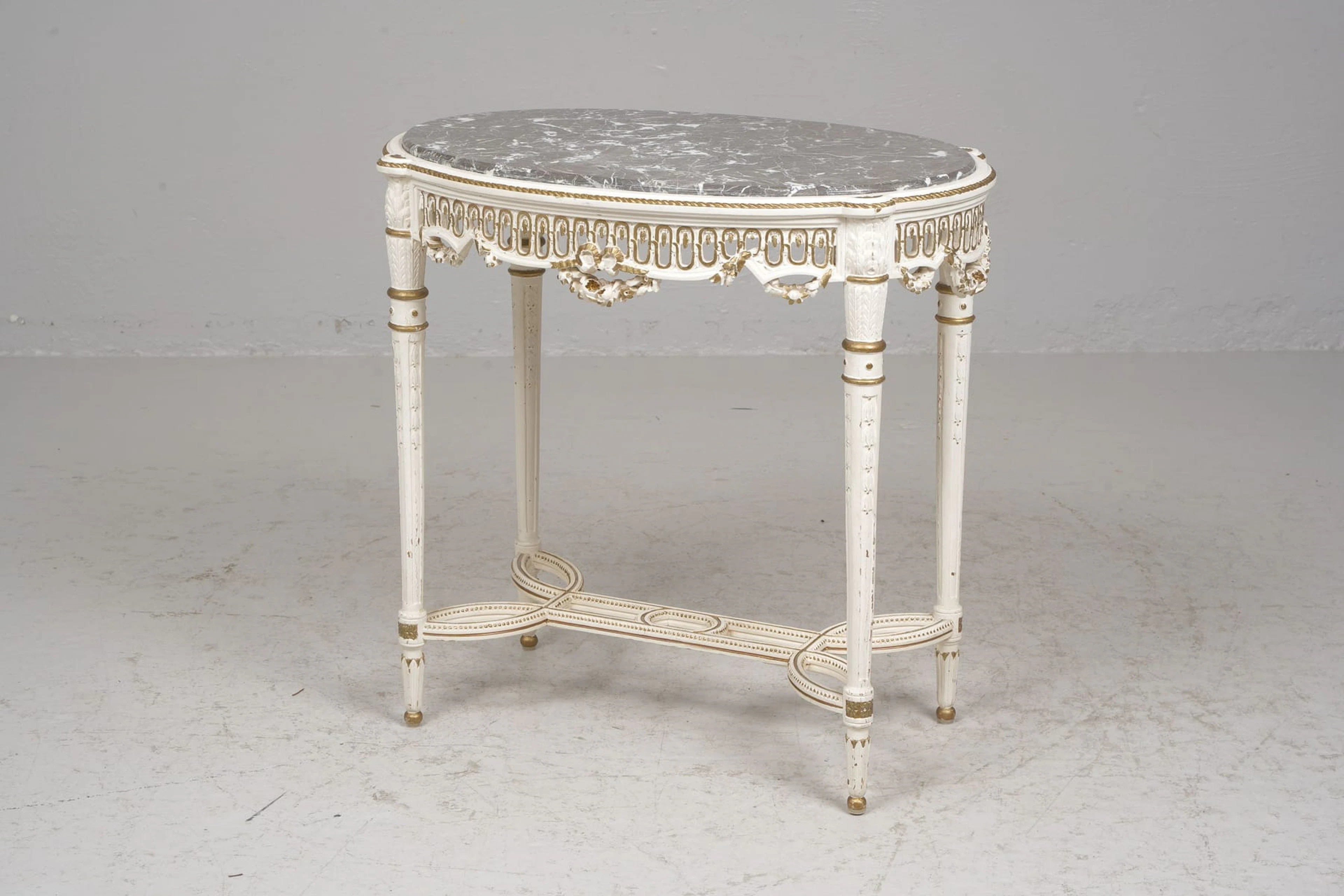 SALONGSBORD, med marmorskiva, gustaviansk stil, 1900-tal