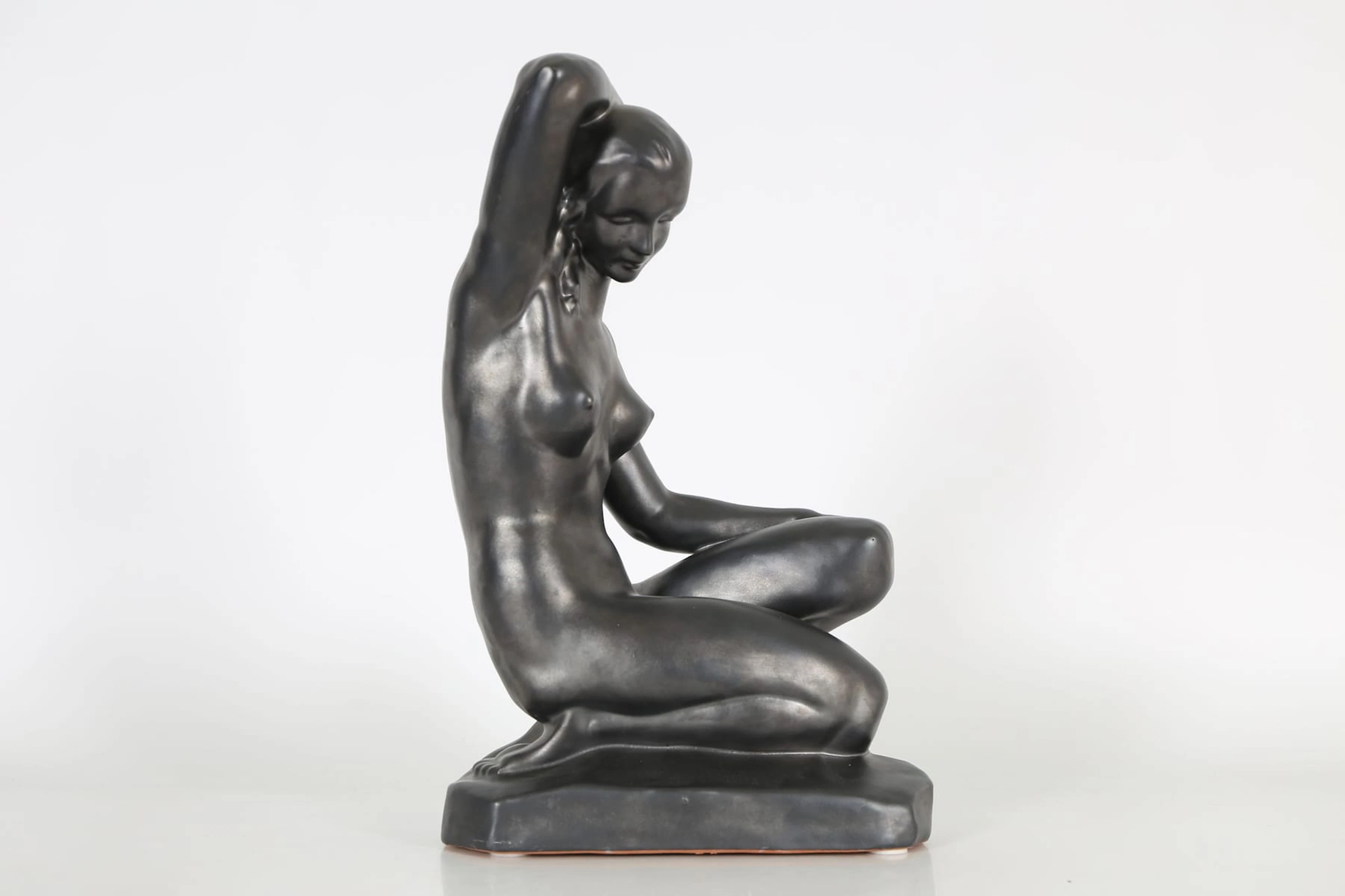 SKULPTUR, glaserat lergods, 1900-talets första hälft