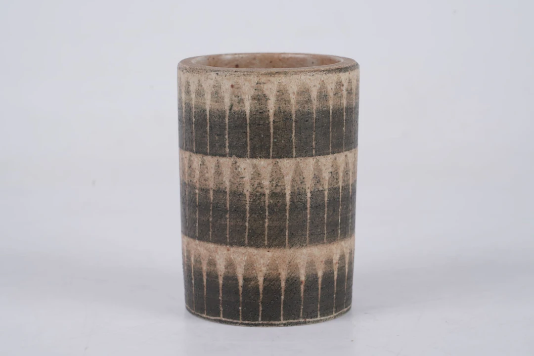 ANNIKKI HOVISAARI (1918-2004), vas, "Maya", Arabia
