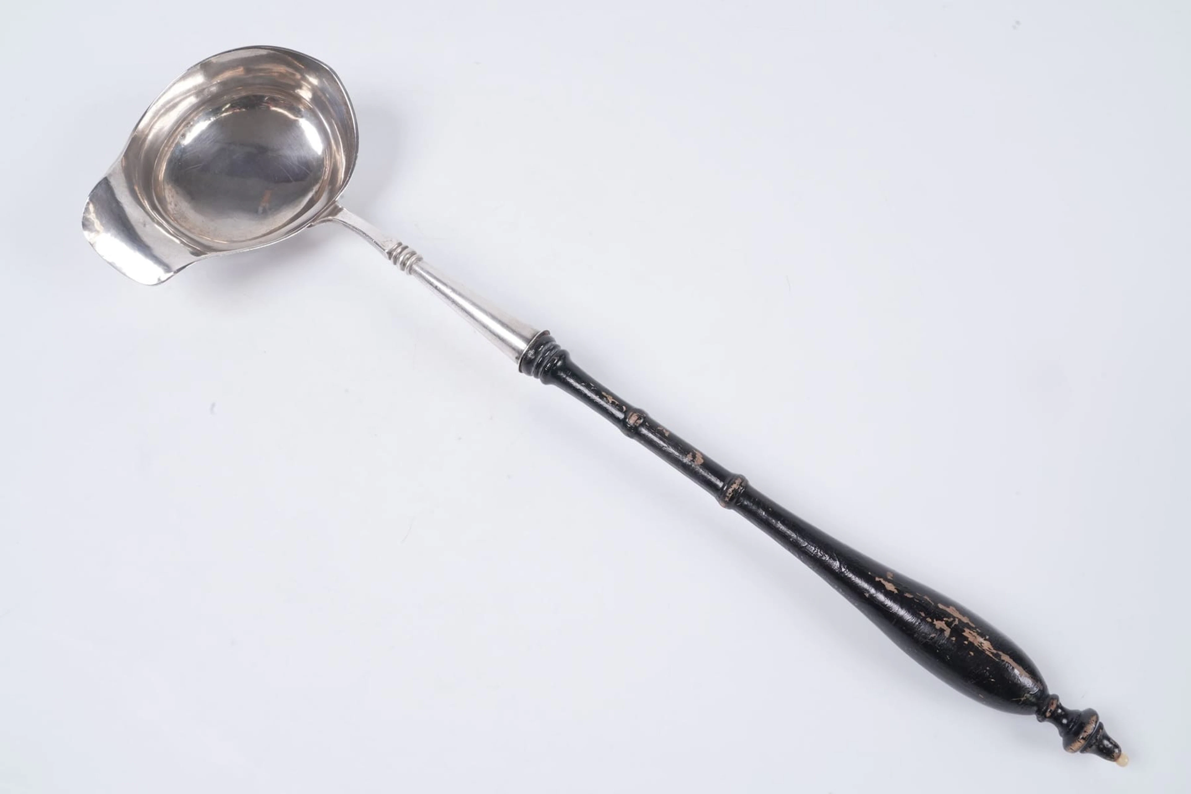 JOHAN GUSTAF HENTZELL, soppslev, silver med handtag i trä, Karlmar, 1898