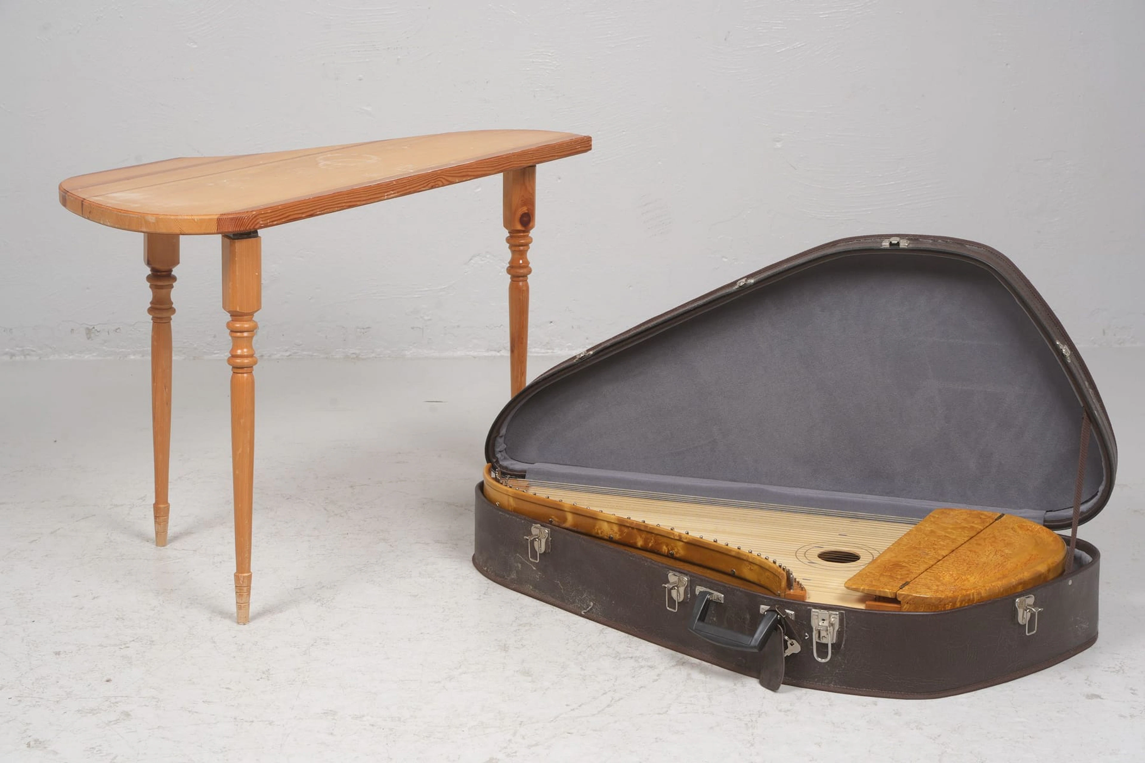 KANTELE med BORD, bl.a. masurbjörk, 1996
