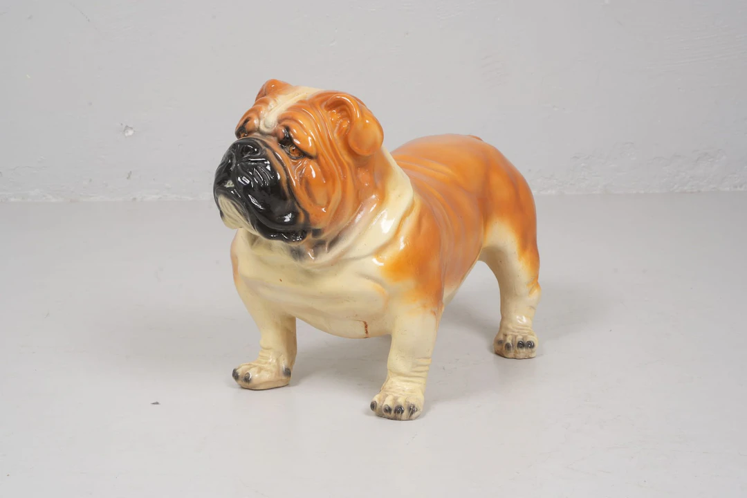 GOLVFIGURIN, engelsk bulldog, gjuten massa, 1900-tal