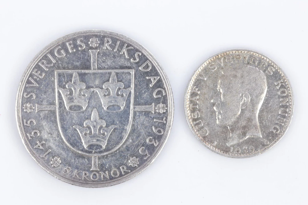 MYNT, 2 st, silver, fem kronor, 1935, resp. en krona, 1939