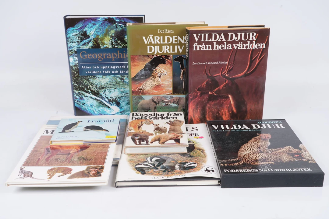 BÖCKER, 9 st., världen runt, bl.a. "Geographica", "Vilda djur från