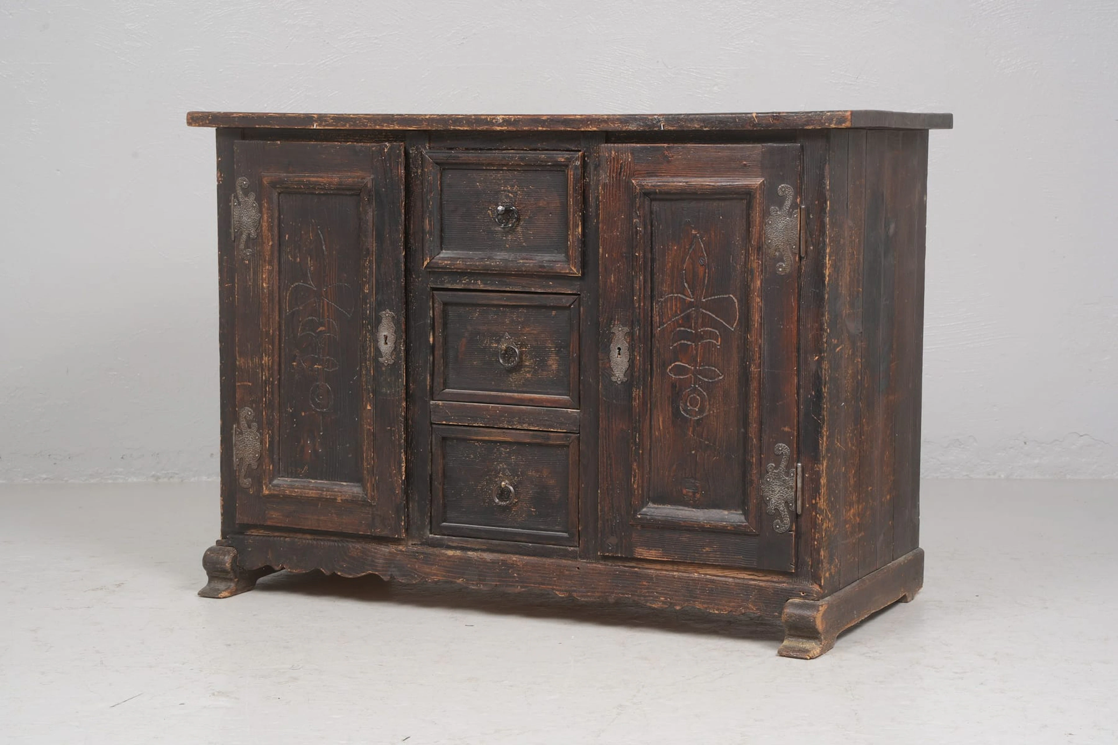 SKÄNK / SKÅP, mörkbetsad furu, barockstil, 1800-tal
