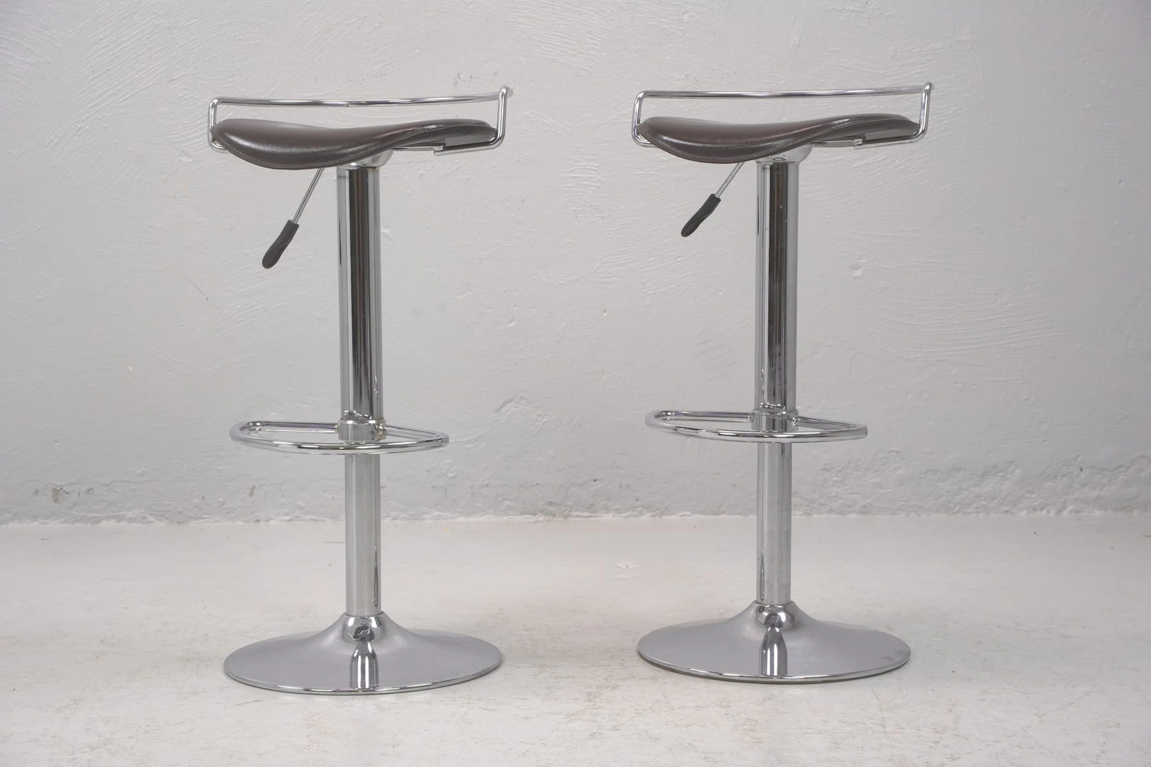 BARSTOLAR, ett par, kromad metall, 2000-tal