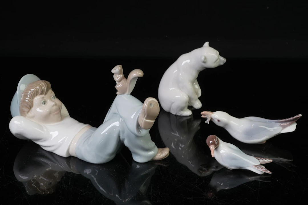 FIGURINER, 4 st, porslin, bl.a. Bing & Gröndahl, Lladro