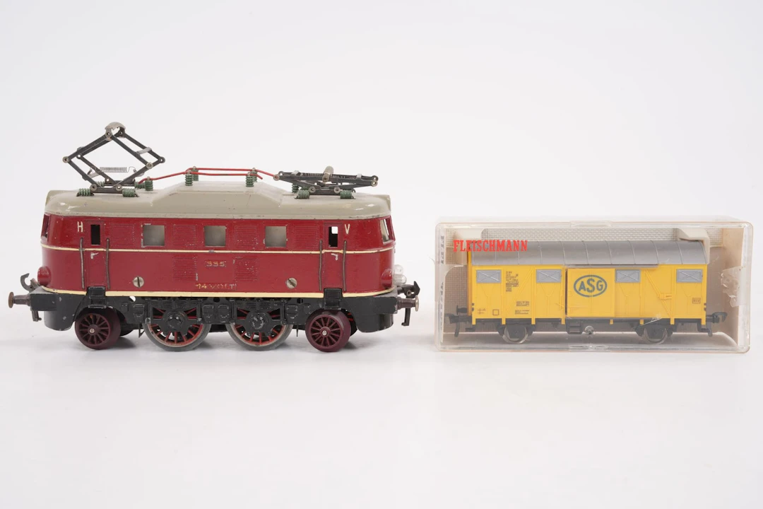 MODELLTÅG, 2 st, Fleischmann, modell 335 & 5332